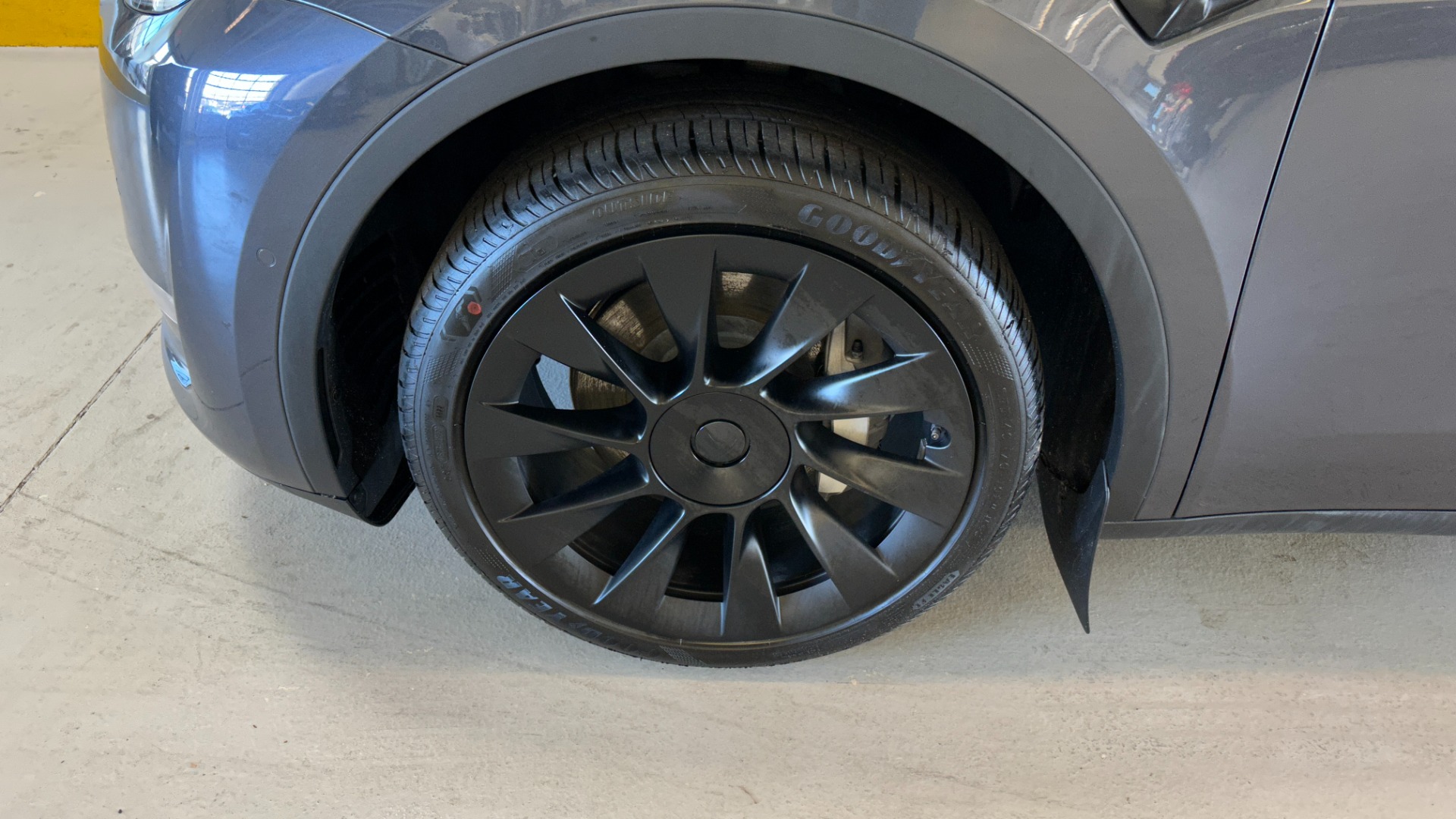 Used 2021 Tesla Model Y LONG RANGE AWD / AUTOPILOT / TOW PKG / 20IN WHEELS / 5 SEATER for sale Sold at Formula Imports in Charlotte NC 28227 35