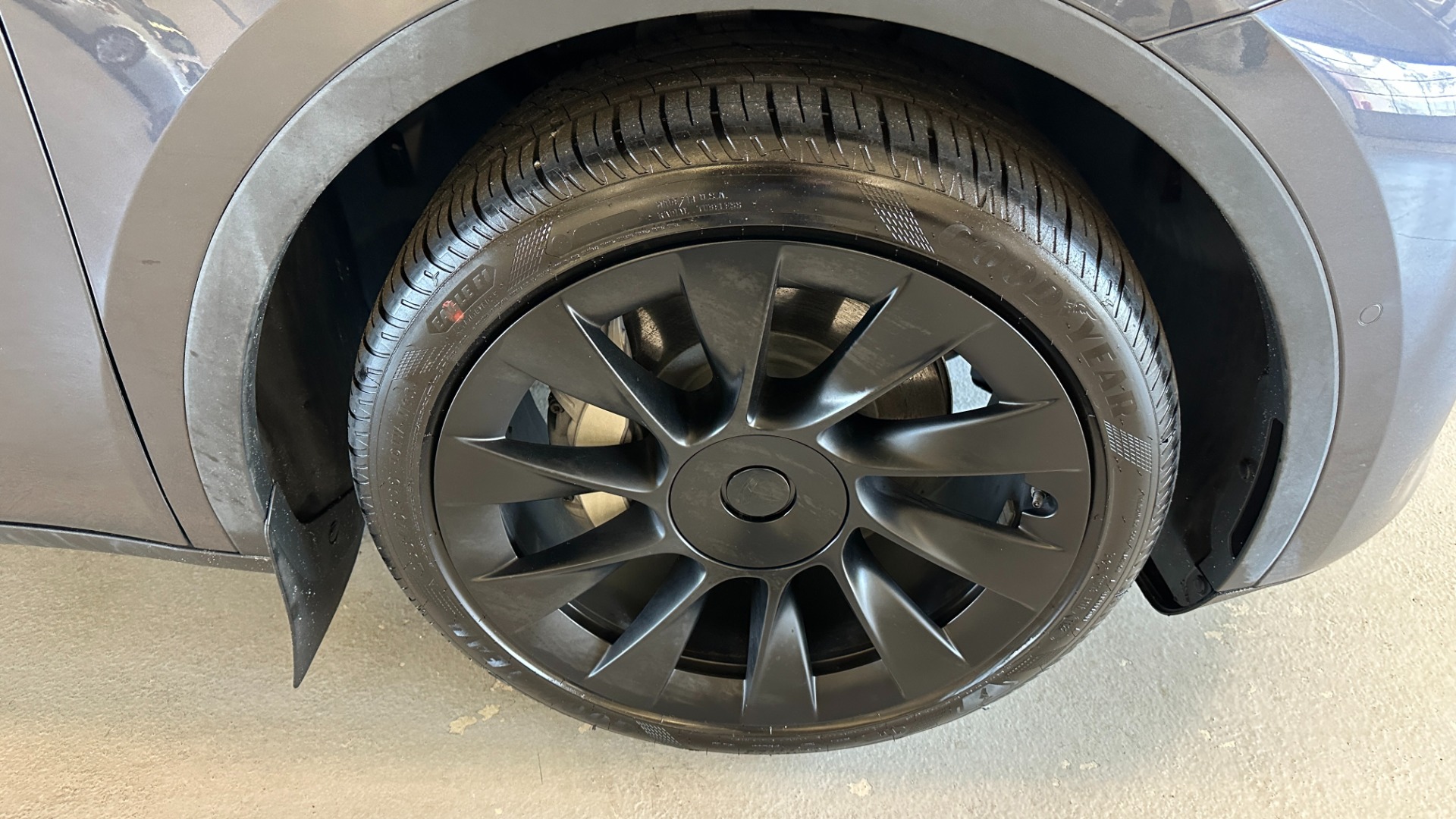 Used 2021 Tesla Model Y LONG RANGE AWD / AUTOPILOT / TOW PKG / 20IN WHEELS / 5 SEATER for sale Sold at Formula Imports in Charlotte NC 28227 37