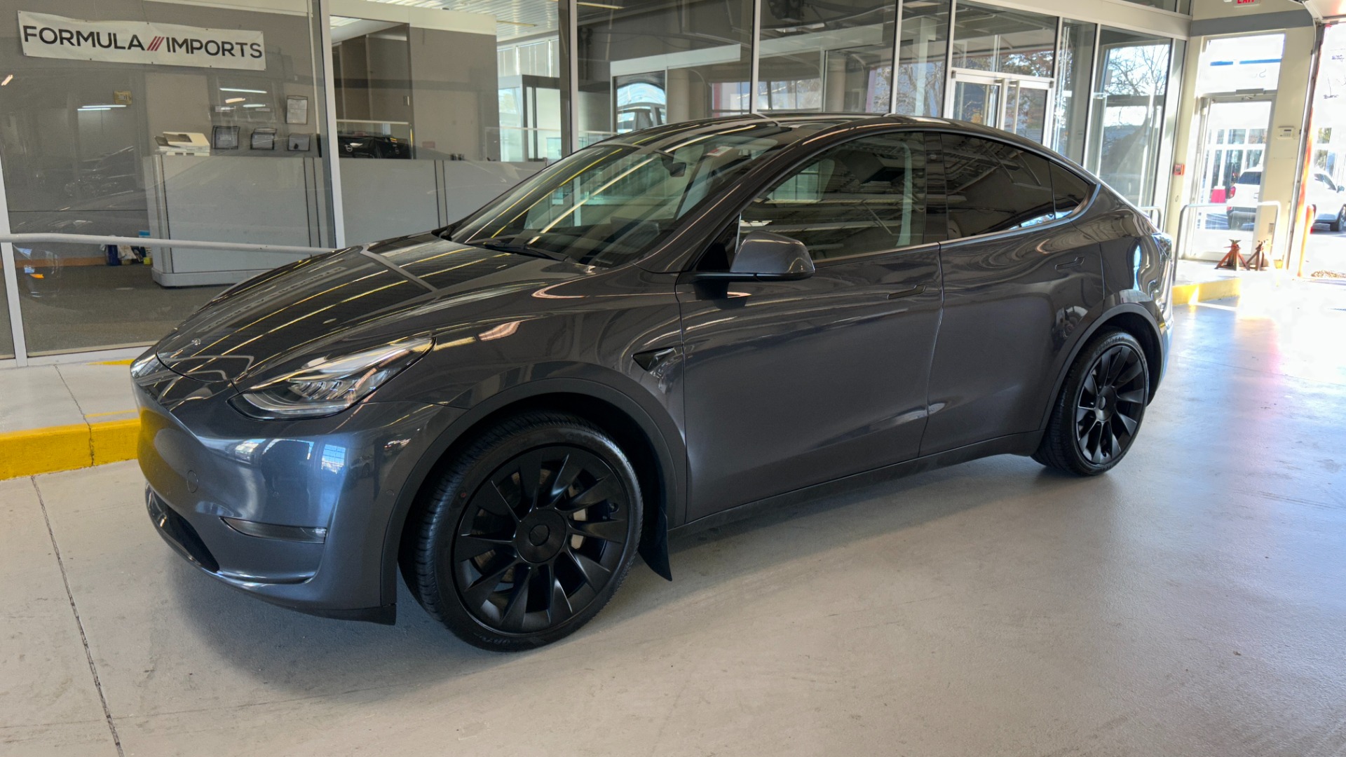Used 2021 Tesla Model Y LONG RANGE AWD / AUTOPILOT / TOW PKG / 20IN WHEELS / 5 SEATER for sale Sold at Formula Imports in Charlotte NC 28227 5