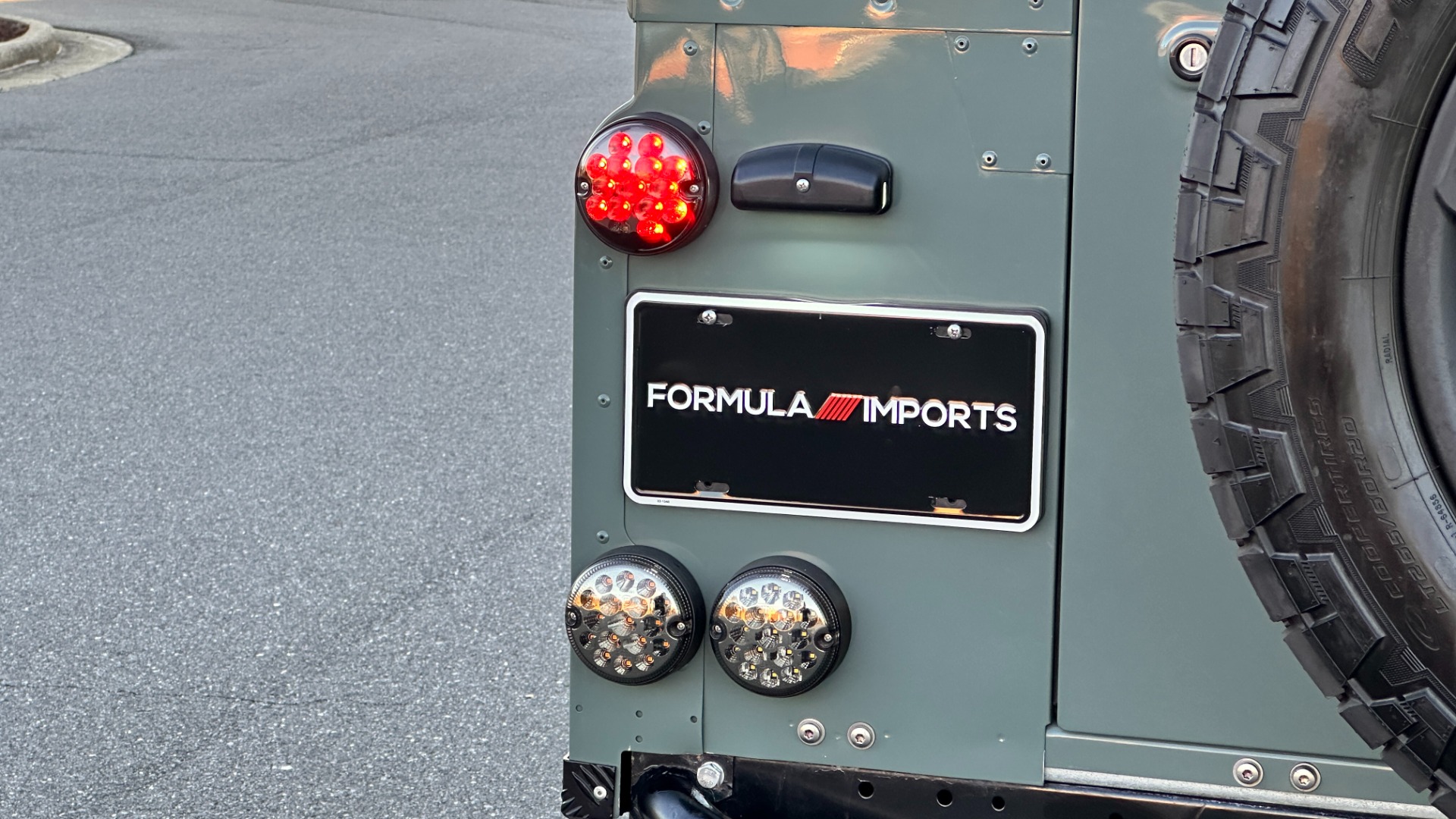 Used 1993 Land Rover DEFENDER 110 2020 OSPREY CUSTOM 110 / FULLY REBUILT / 5.3L V8 / LEATHER / SOUND SYSTEM for sale $169,999 at Formula Imports in Charlotte NC 28227 50