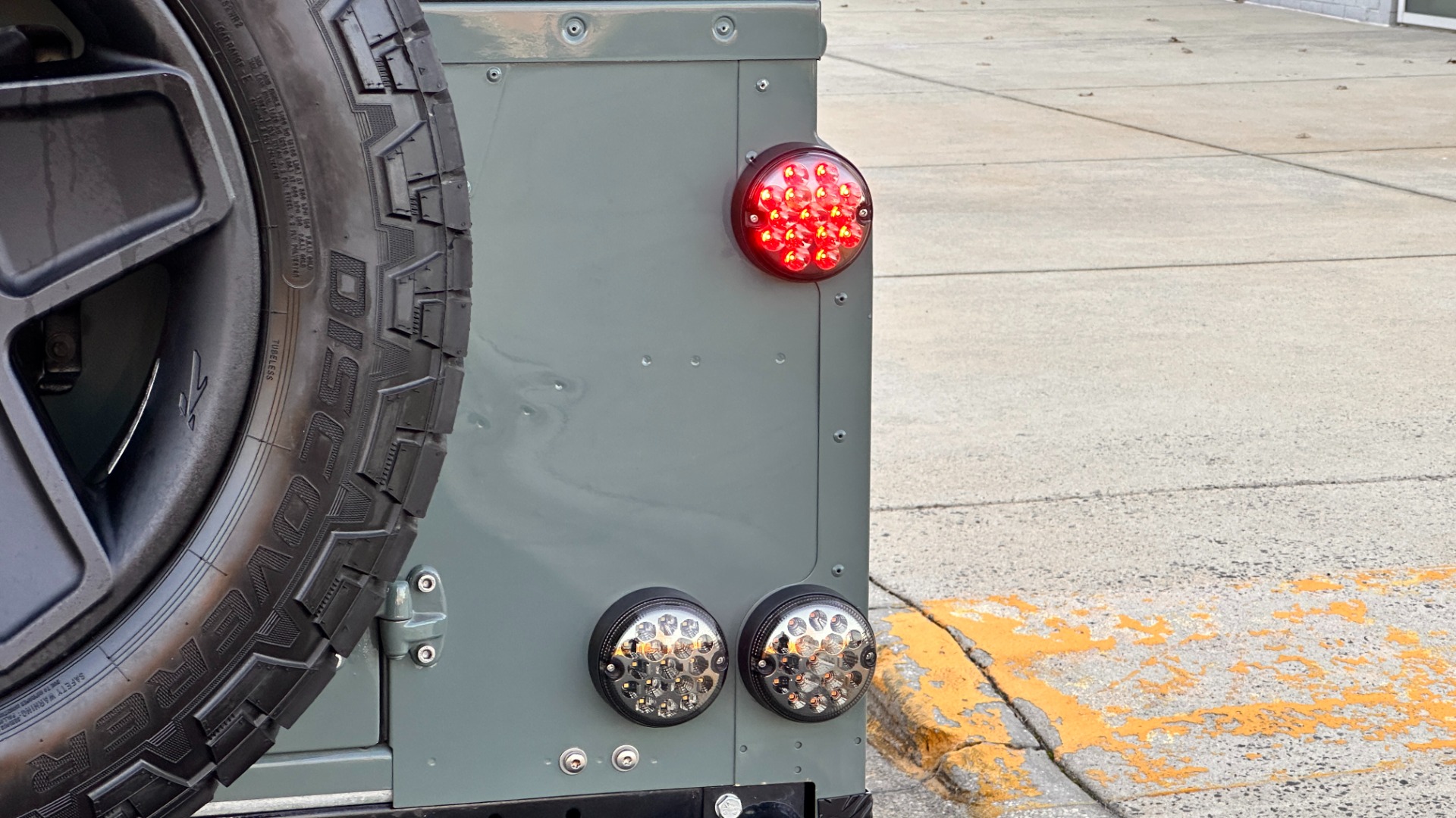 Used 1993 Land Rover DEFENDER 110 2020 OSPREY CUSTOM 110 / FULLY REBUILT / 5.3L V8 / LEATHER / SOUND SYSTEM for sale $169,999 at Formula Imports in Charlotte NC 28227 51