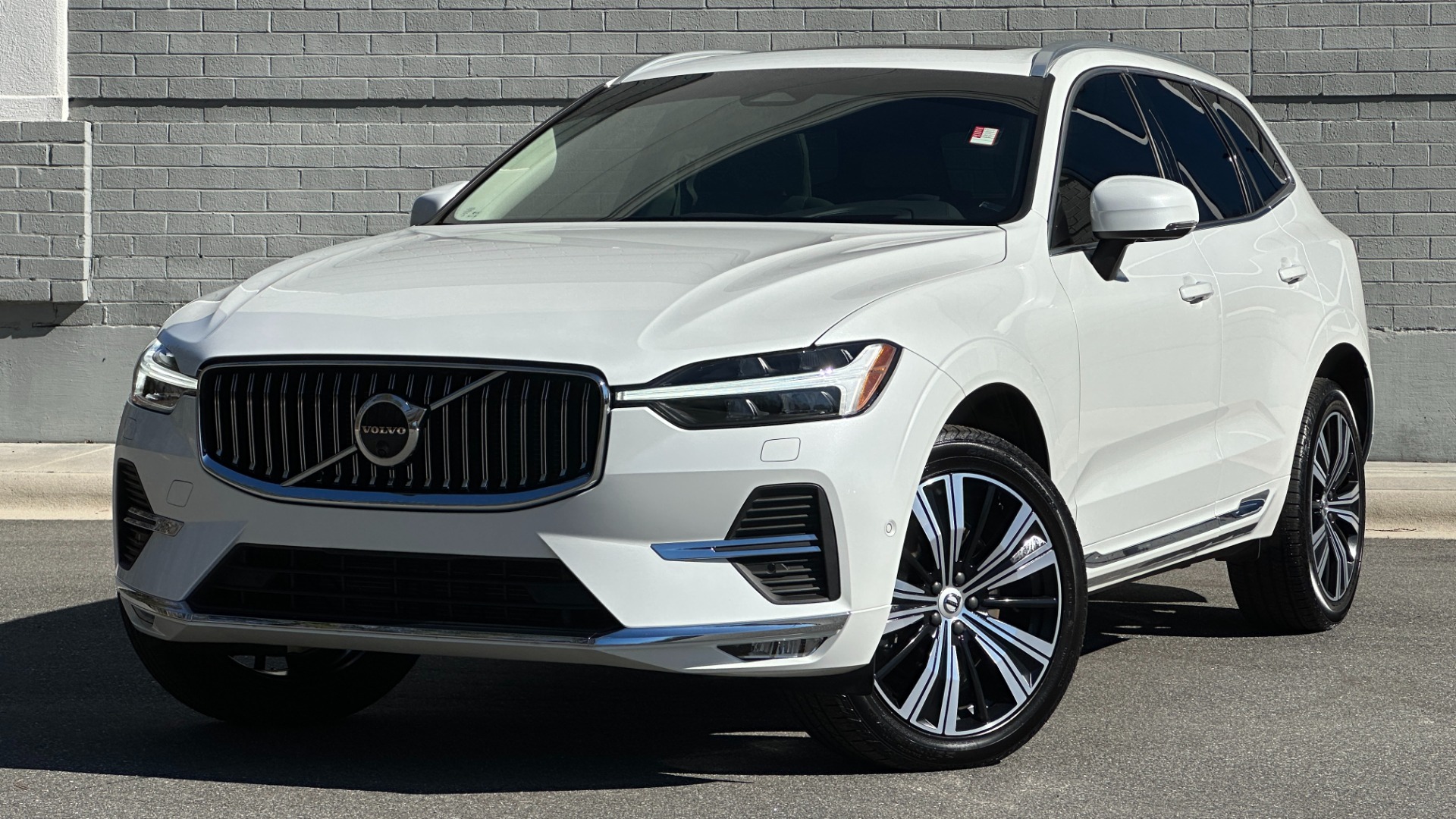 Used 2022 Volvo XC60 INSCRIPTION / CLIMATE PACKAGE / ADVANCED PACKAGE / POWER TAIL GATE for sale Sold at Formula Imports in Charlotte NC 28227 1