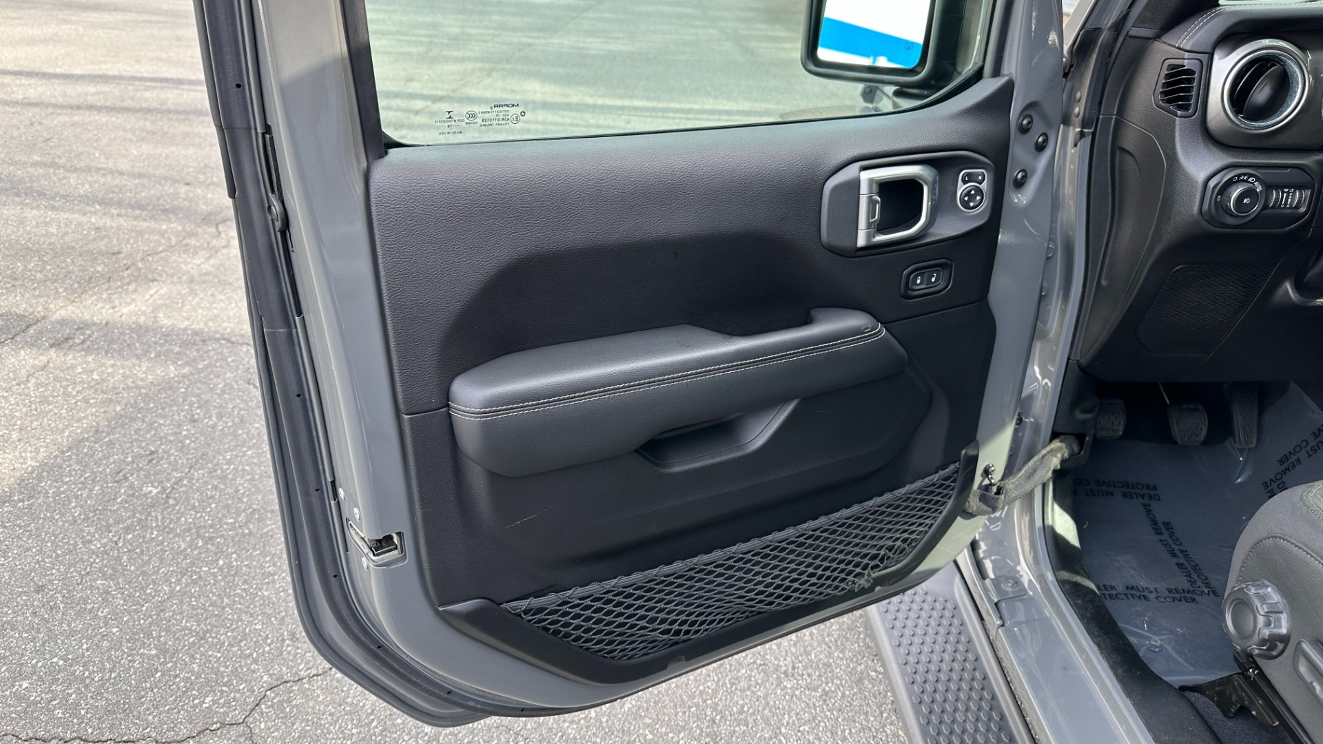 Used 2019 Jeep Wrangler Unlimited SAHARA / ALPINE AUDIO/ SUN RIDER SOFT TOP / COLD WEATHER GROUP for sale Sold at Formula Imports in Charlotte NC 28227 10