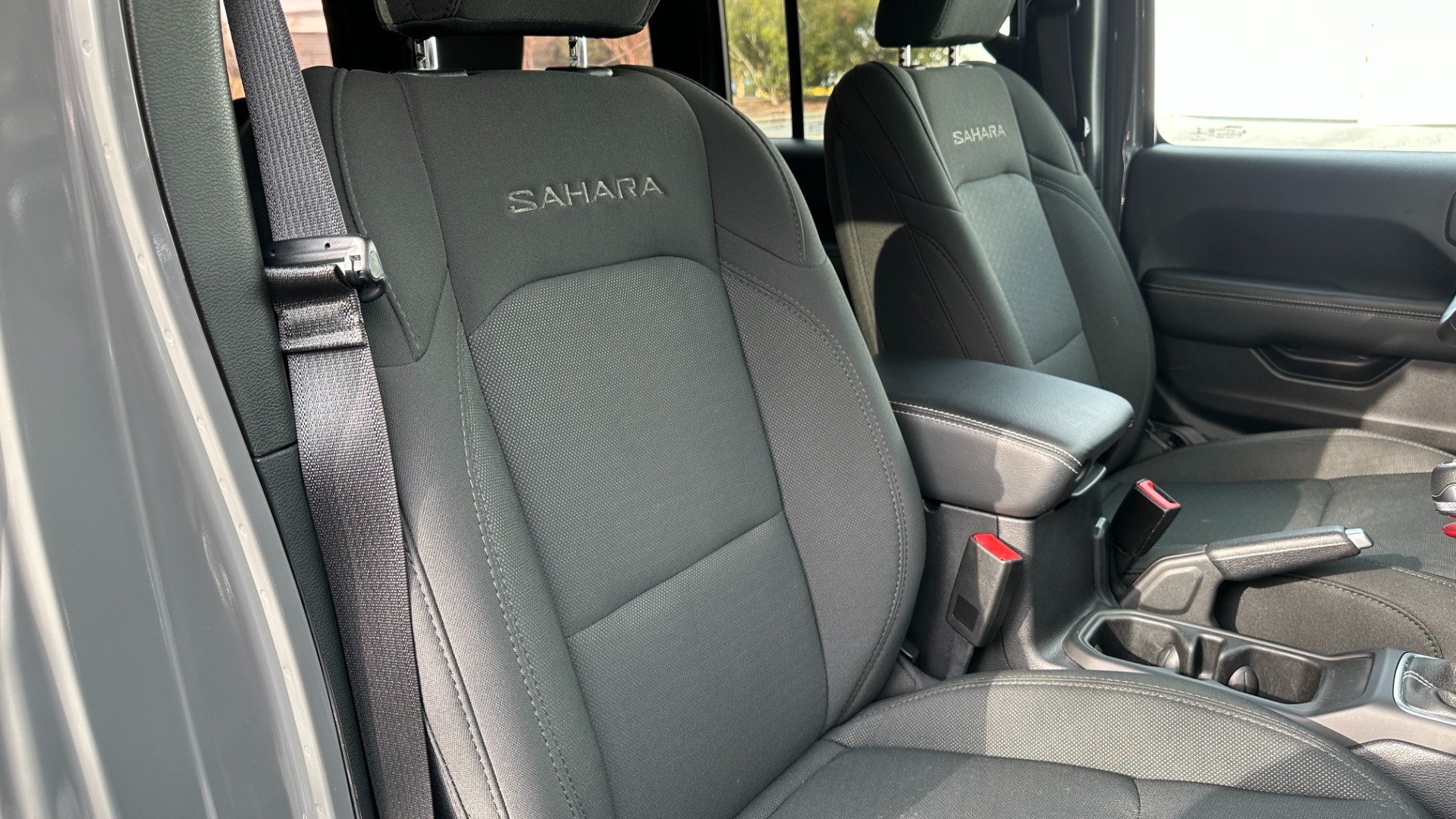 Used 2019 Jeep Wrangler Unlimited SAHARA / ALPINE AUDIO/ SUN RIDER SOFT TOP / COLD WEATHER GROUP for sale Sold at Formula Imports in Charlotte NC 28227 32