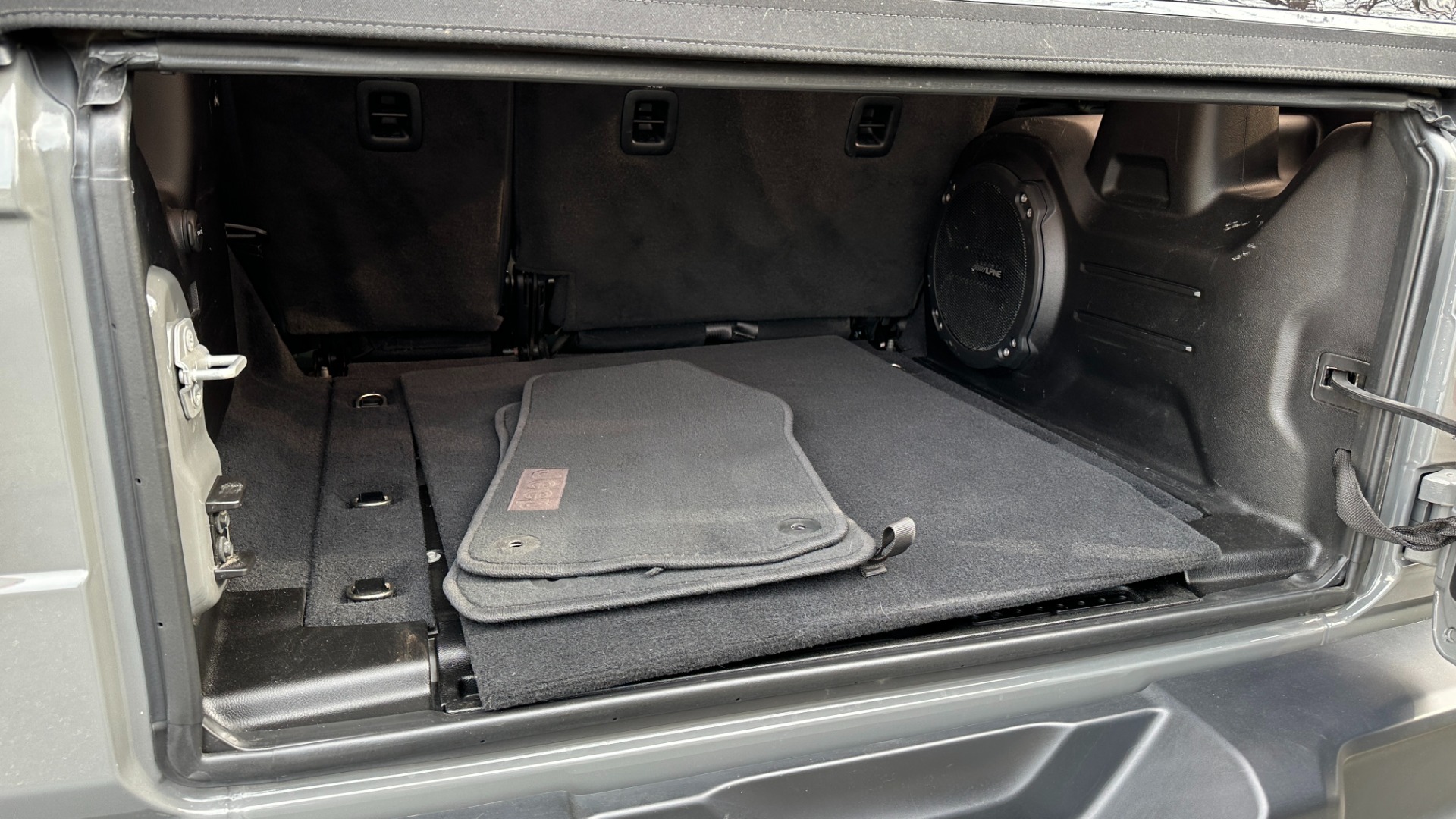 Used 2019 Jeep Wrangler Unlimited SAHARA / ALPINE AUDIO/ SUN RIDER SOFT TOP / COLD WEATHER GROUP for sale Sold at Formula Imports in Charlotte NC 28227 39