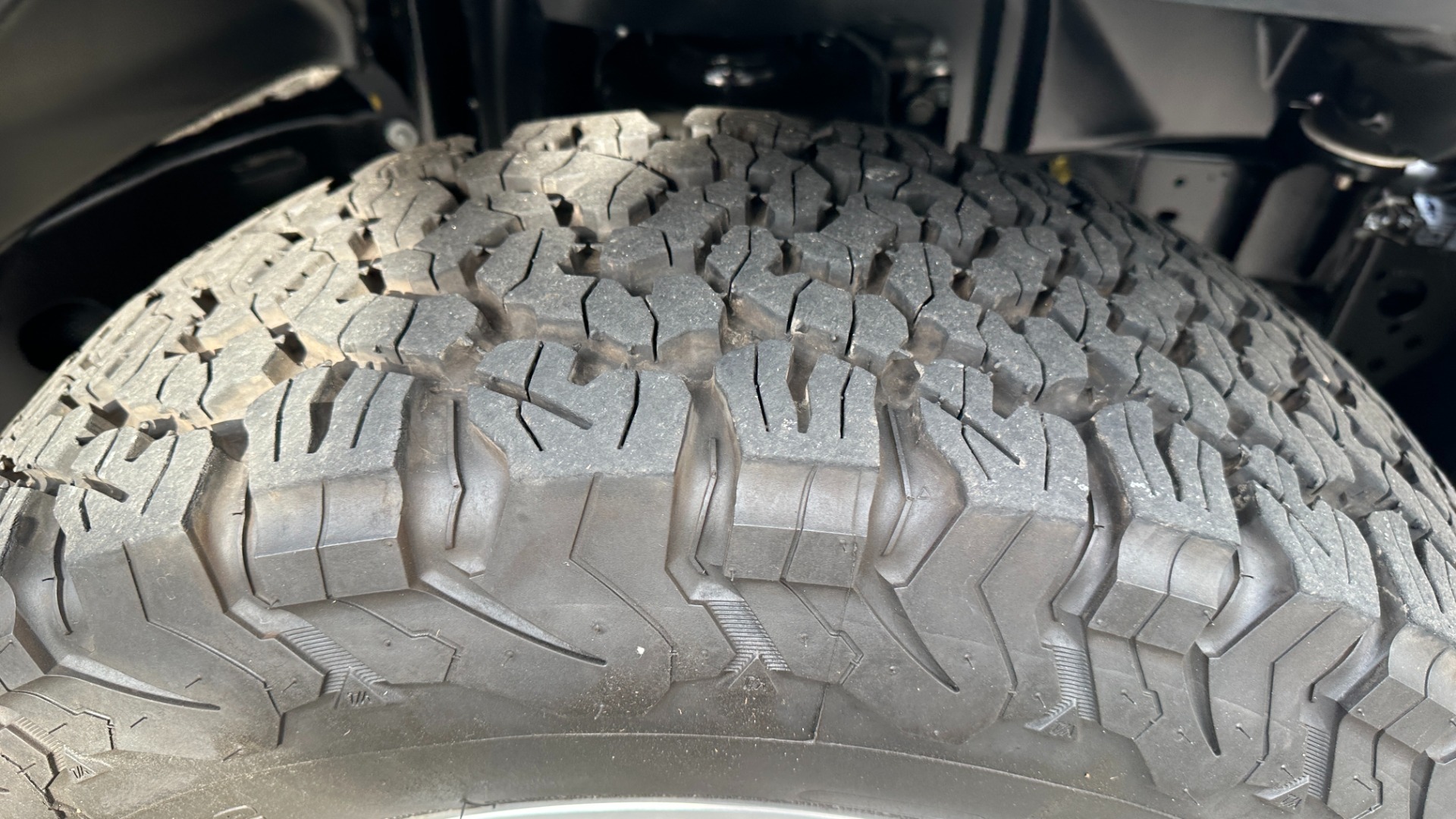 Used 2019 Jeep Wrangler Unlimited SAHARA / ALPINE AUDIO/ SUN RIDER SOFT TOP / COLD WEATHER GROUP for sale Sold at Formula Imports in Charlotte NC 28227 44