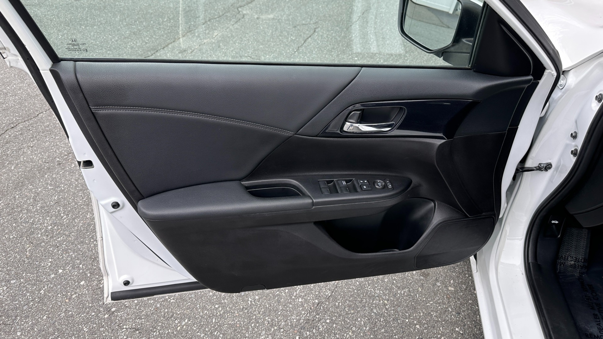 Used 2015 Honda Accord Sedan SPORT / CLOTH / 4CYL ENGINE / BACKUP CAMERA for sale Sold at Formula Imports in Charlotte NC 28227 10