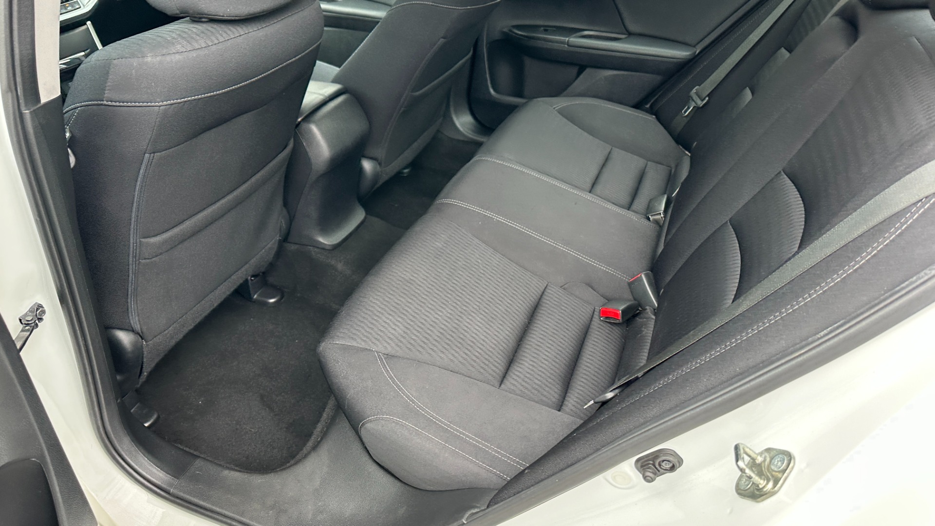 Used 2015 Honda Accord Sedan SPORT / CLOTH / 4CYL ENGINE / BACKUP CAMERA for sale Sold at Formula Imports in Charlotte NC 28227 16