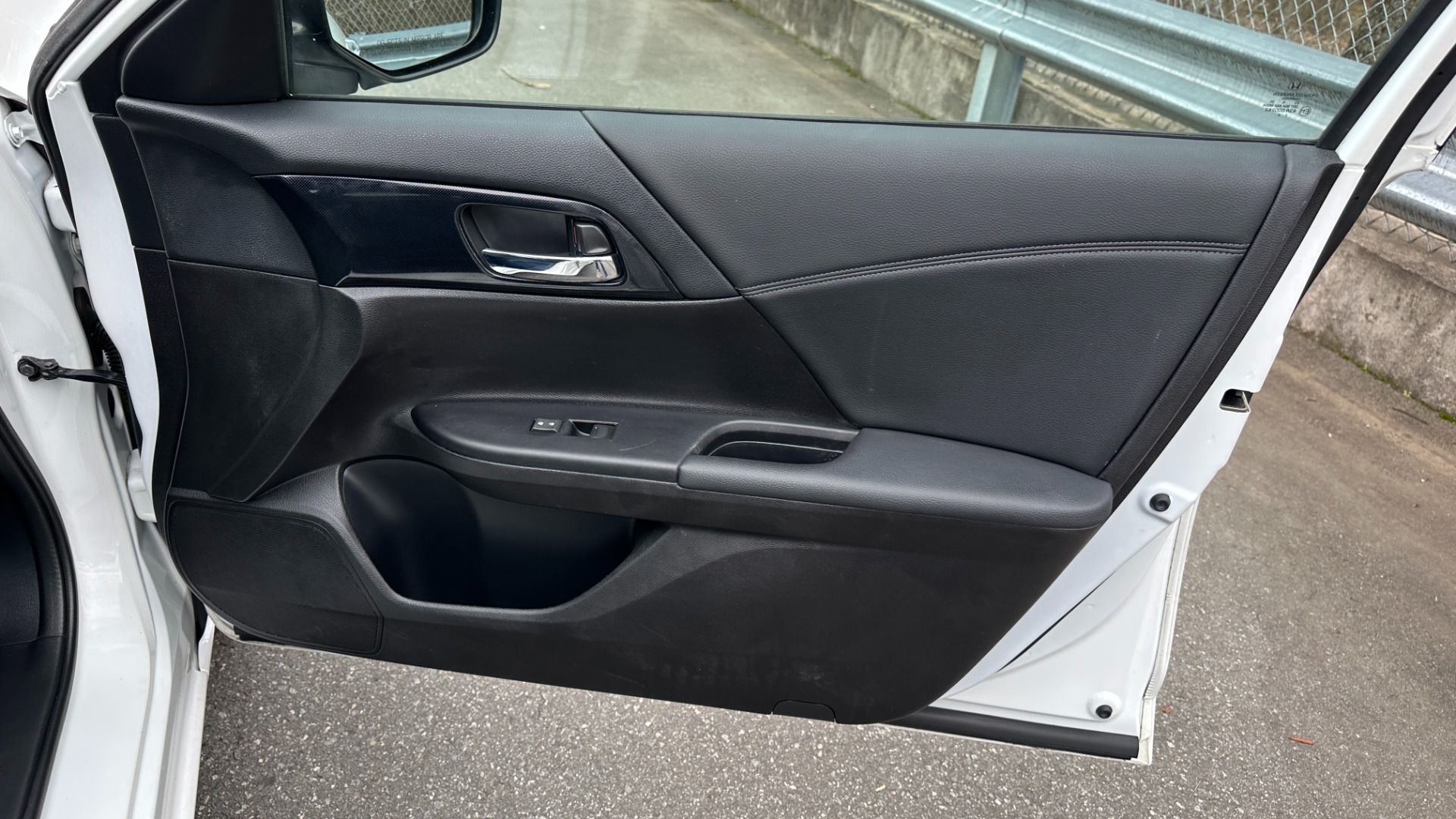 Used 2015 Honda Accord Sedan SPORT / CLOTH / 4CYL ENGINE / BACKUP CAMERA for sale Sold at Formula Imports in Charlotte NC 28227 21