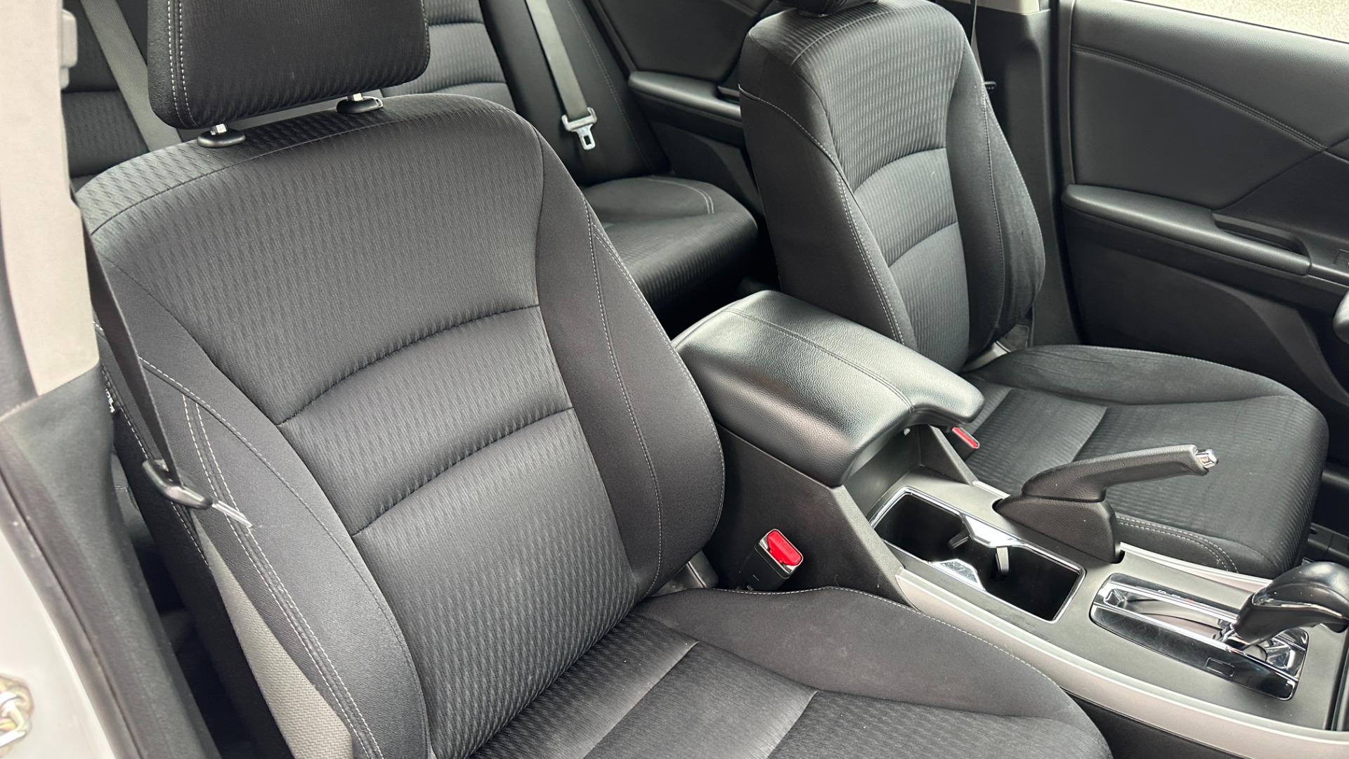 Used 2015 Honda Accord Sedan SPORT / CLOTH / 4CYL ENGINE / BACKUP CAMERA for sale Sold at Formula Imports in Charlotte NC 28227 24