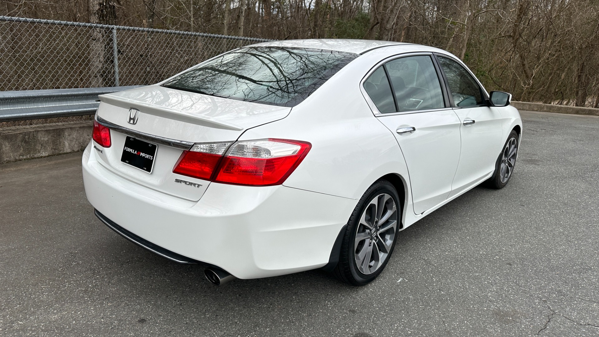Used 2015 Honda Accord Sedan SPORT / CLOTH / 4CYL ENGINE / BACKUP CAMERA for sale Sold at Formula Imports in Charlotte NC 28227 4