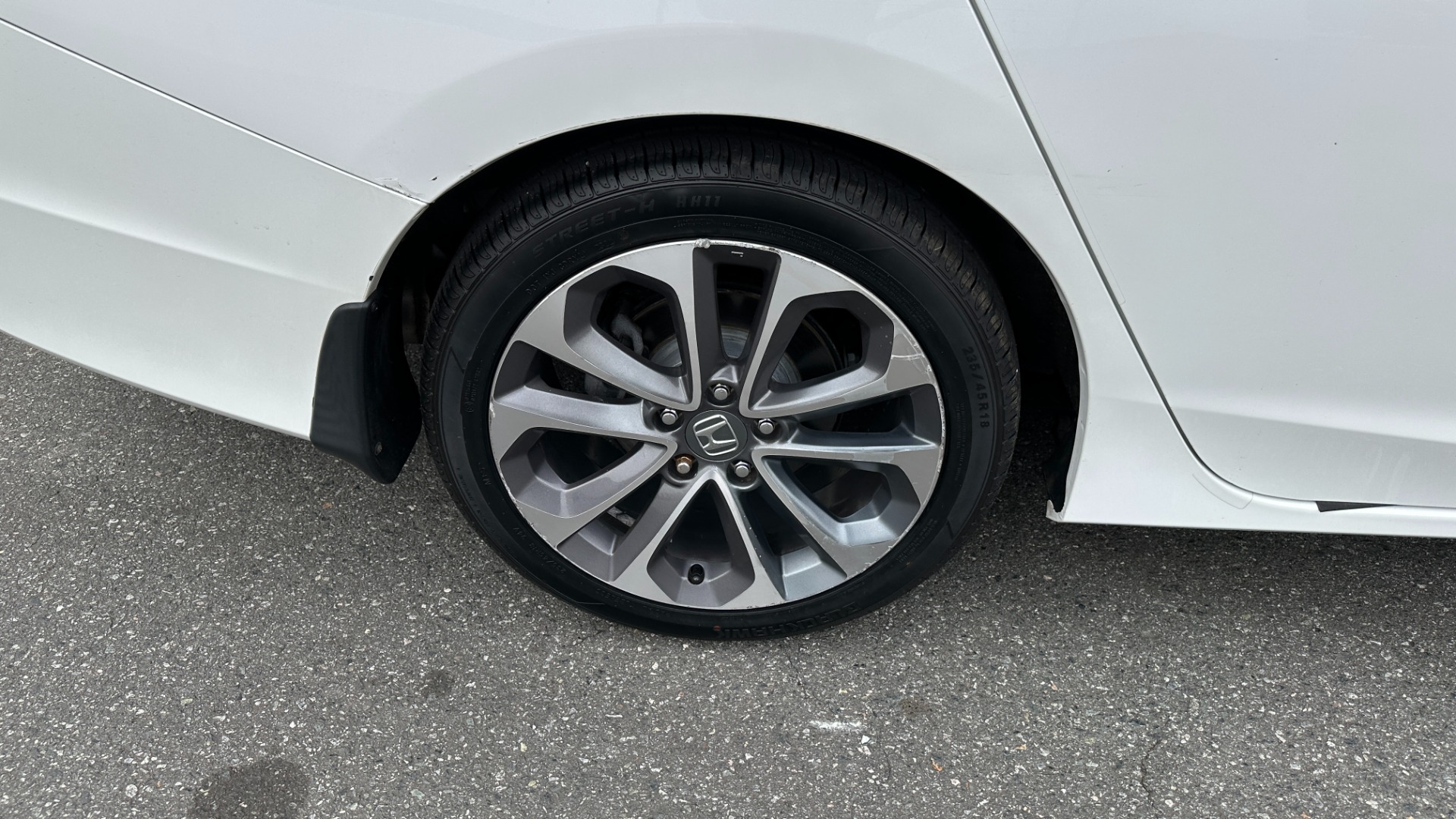 Used 2015 Honda Accord Sedan SPORT / CLOTH / 4CYL ENGINE / BACKUP CAMERA for sale Sold at Formula Imports in Charlotte NC 28227 40