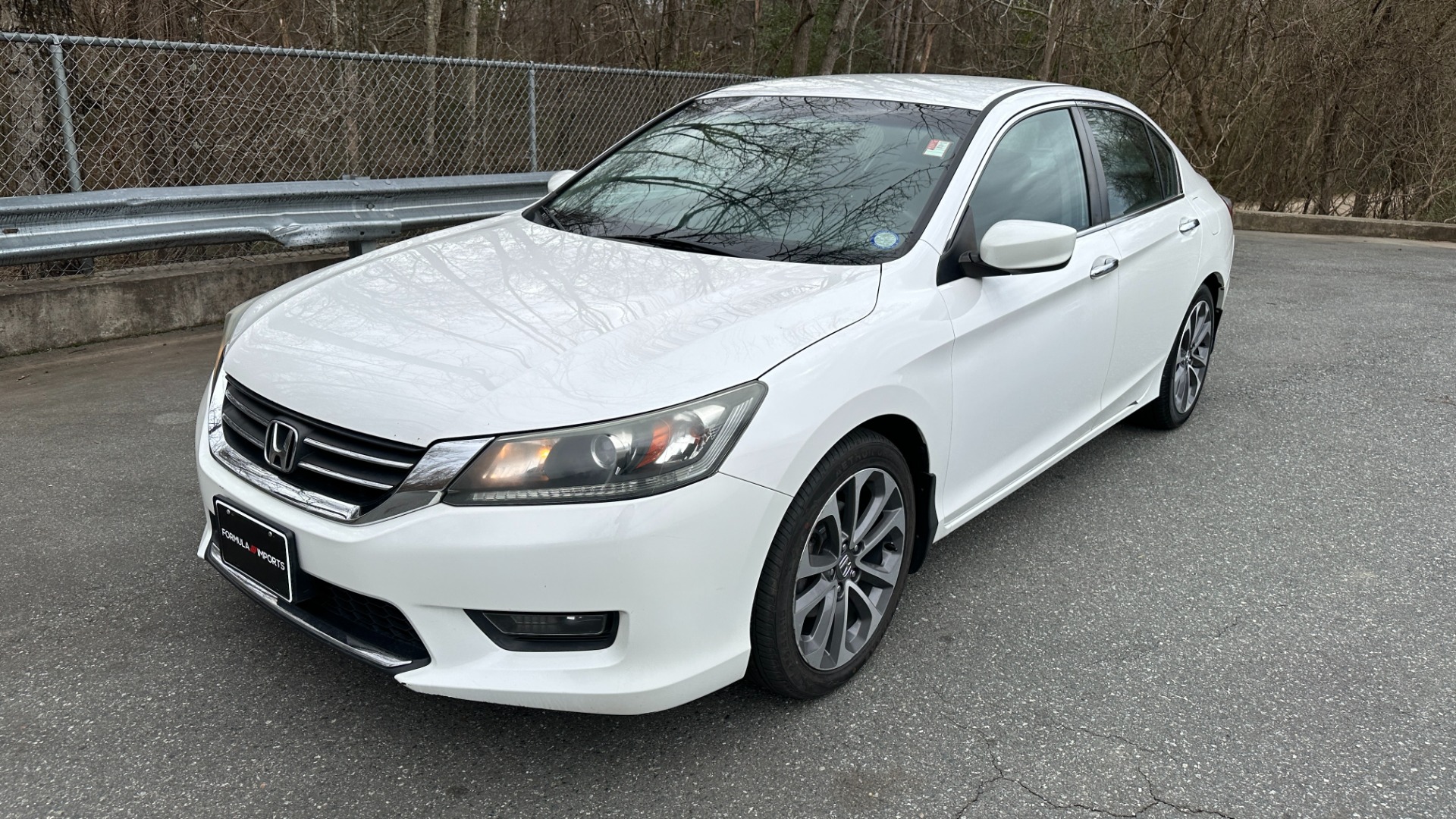 Used 2015 Honda Accord Sedan SPORT / CLOTH / 4CYL ENGINE / BACKUP CAMERA for sale Sold at Formula Imports in Charlotte NC 28227 5