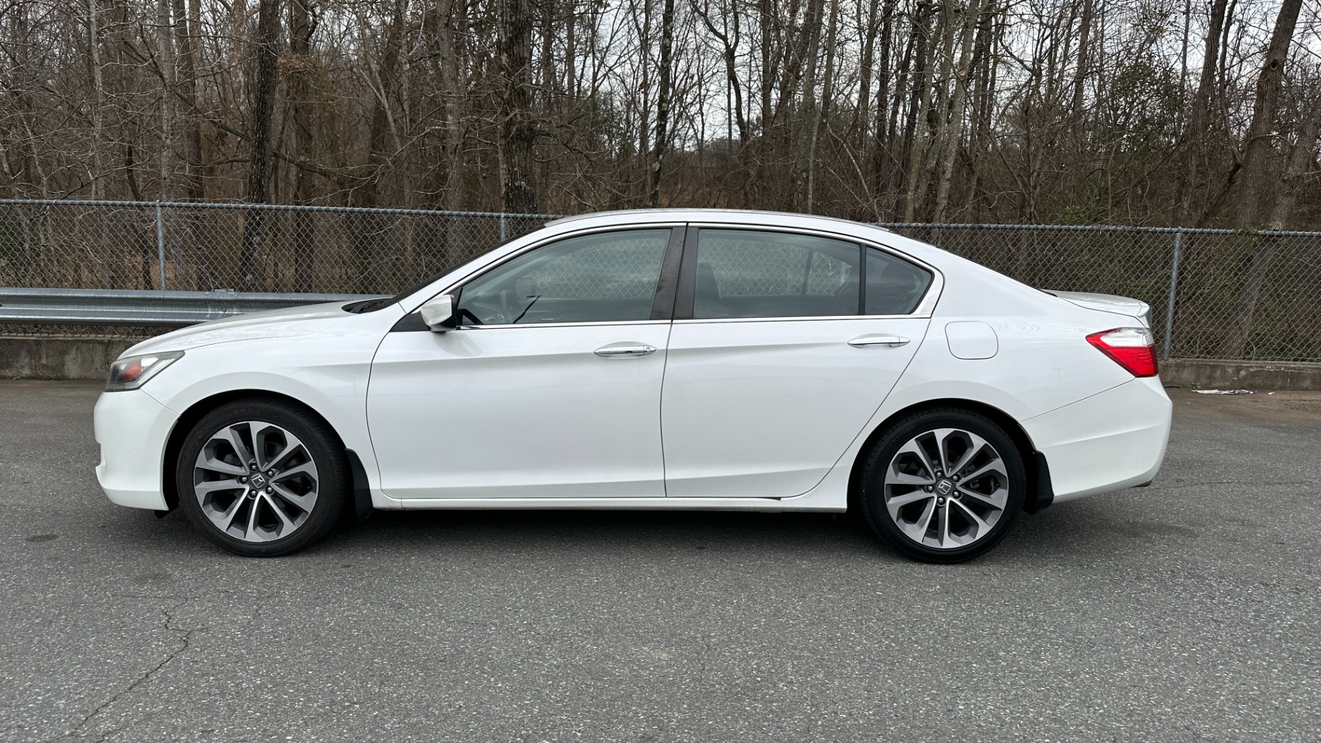 Used 2015 Honda Accord Sedan SPORT / CLOTH / 4CYL ENGINE / BACKUP CAMERA for sale Sold at Formula Imports in Charlotte NC 28227 6