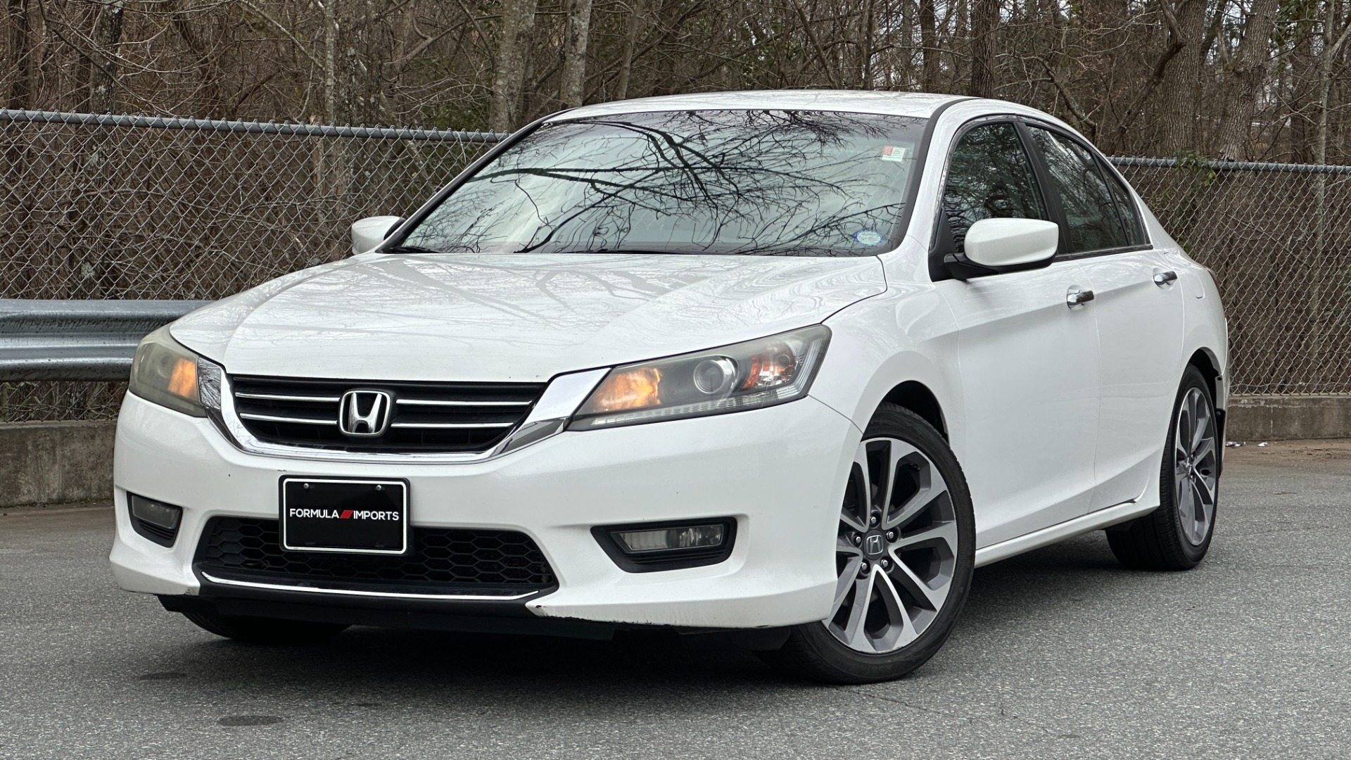 Used 2015 Honda Accord Sedan SPORT / CLOTH / 4CYL ENGINE / BACKUP CAMERA for sale Sold at Formula Imports in Charlotte NC 28227 1