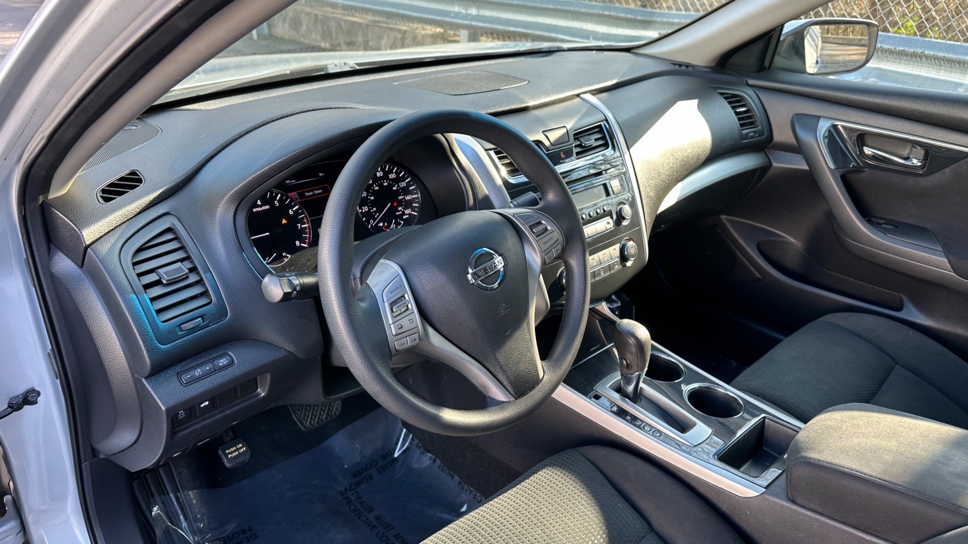 Used 2014 Nissan Altima 2.5 S / CLOTH / 4CYL / BODY SIDE MOLDING / RADIO for sale Sold at Formula Imports in Charlotte NC 28227 10