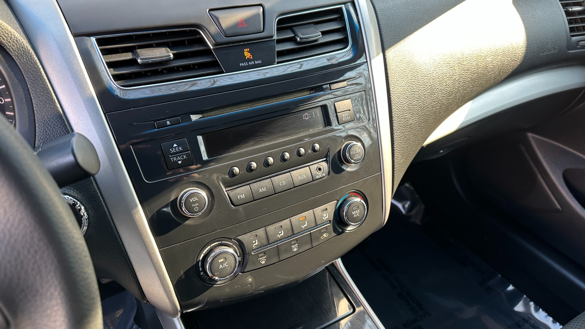 Used 2014 Nissan Altima 2.5 S / CLOTH / 4CYL / BODY SIDE MOLDING / RADIO for sale Sold at Formula Imports in Charlotte NC 28227 16