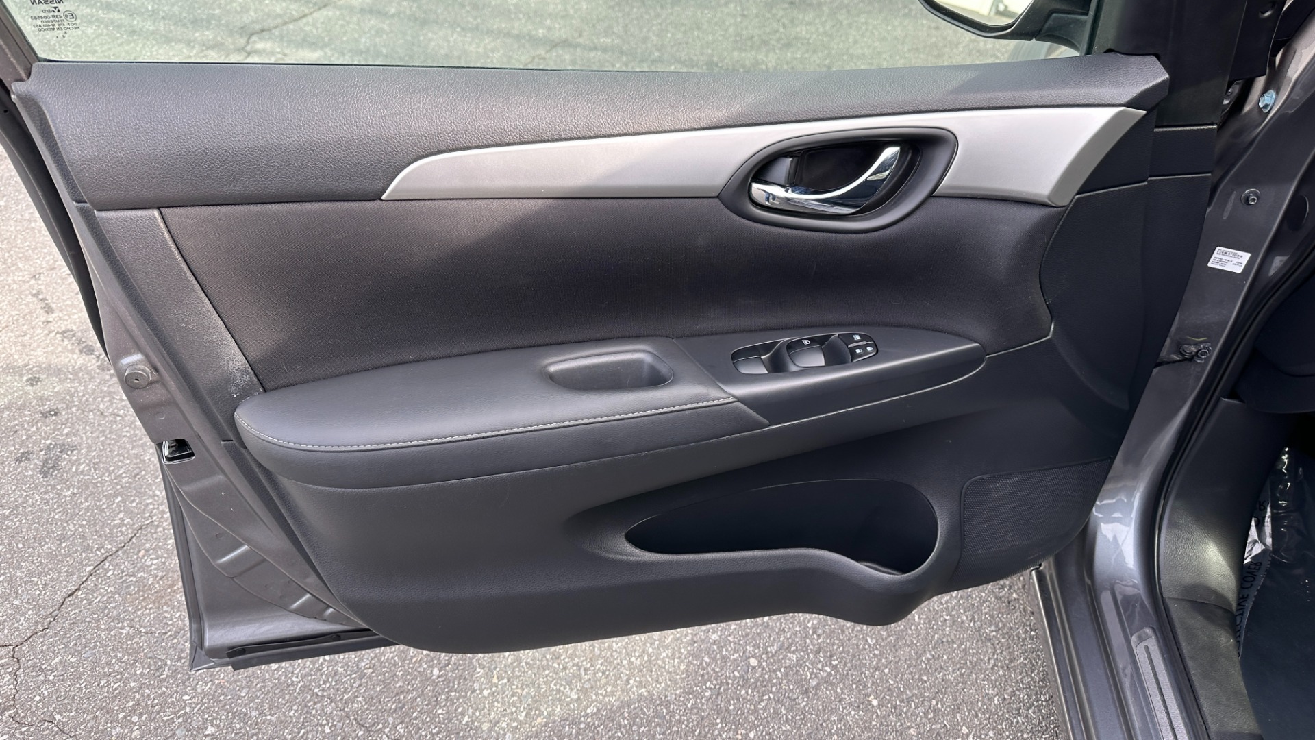 Used 2017 Nissan Sentra S / FRONT WHEEL DRIVE / SPLASH GUARDS / 4CYL ENGINE for sale Sold at Formula Imports in Charlotte NC 28227 10