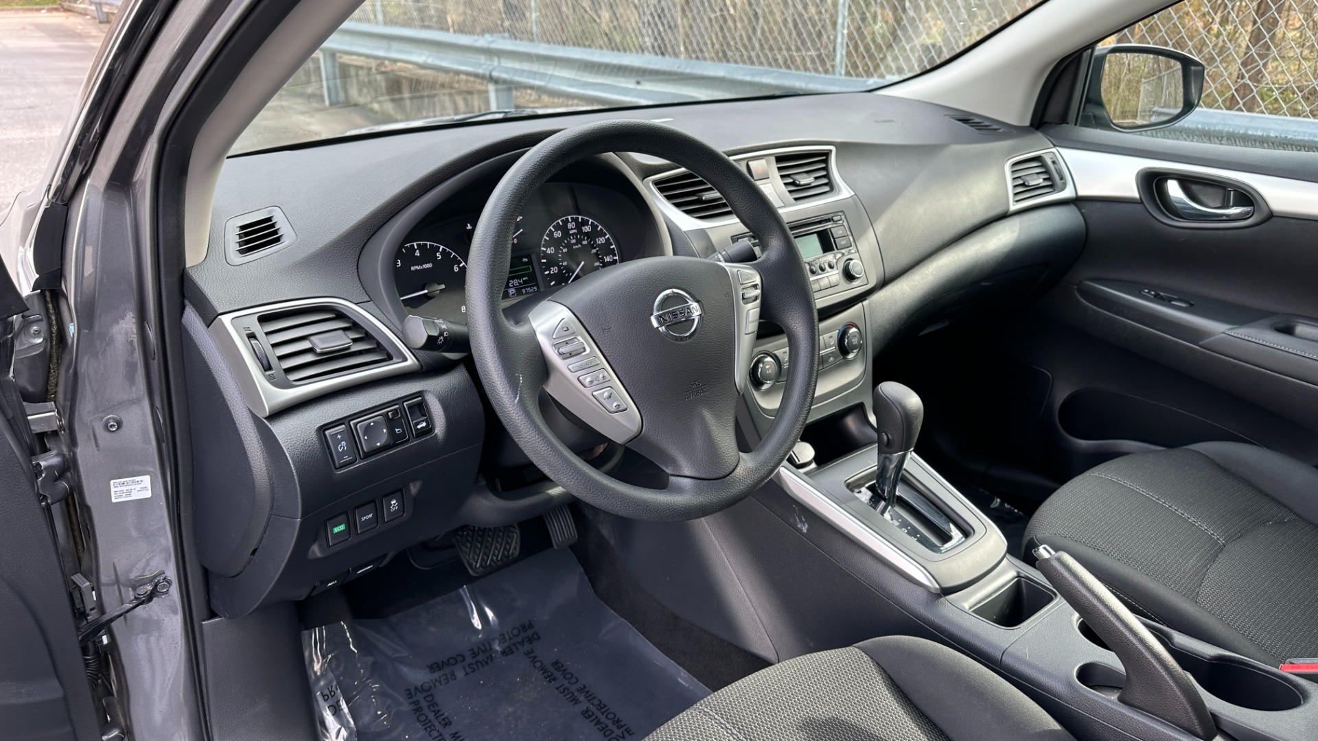 Used 2017 Nissan Sentra S / FRONT WHEEL DRIVE / SPLASH GUARDS / 4CYL ENGINE for sale Sold at Formula Imports in Charlotte NC 28227 11