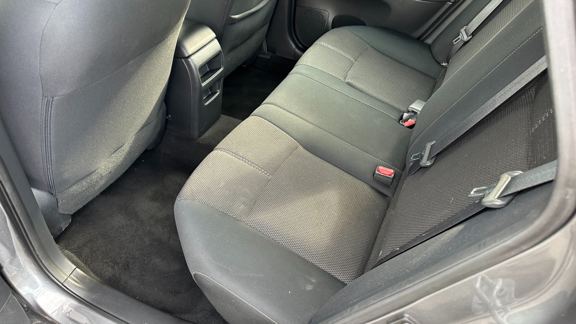 Used 2017 Nissan Sentra S / FRONT WHEEL DRIVE / SPLASH GUARDS / 4CYL ENGINE for sale Sold at Formula Imports in Charlotte NC 28227 18