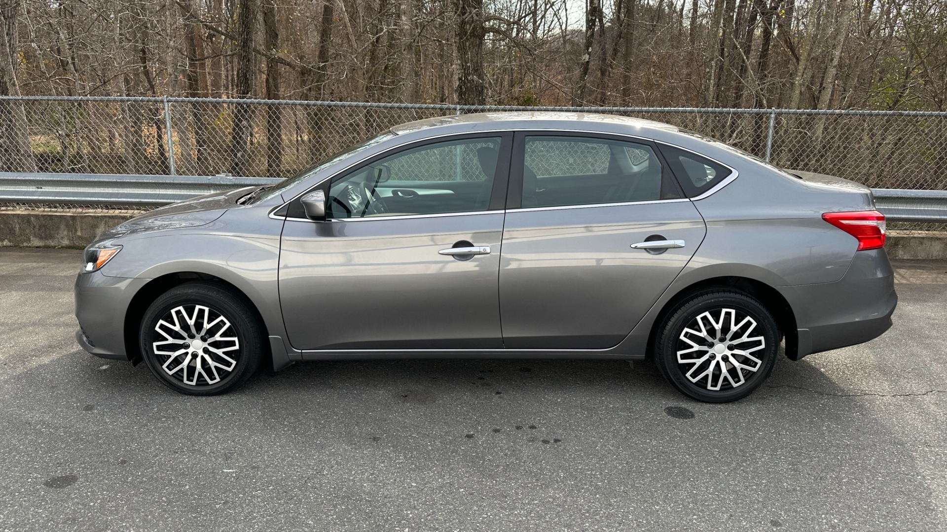 Used 2017 Nissan Sentra S / FRONT WHEEL DRIVE / SPLASH GUARDS / 4CYL ENGINE for sale Sold at Formula Imports in Charlotte NC 28227 3