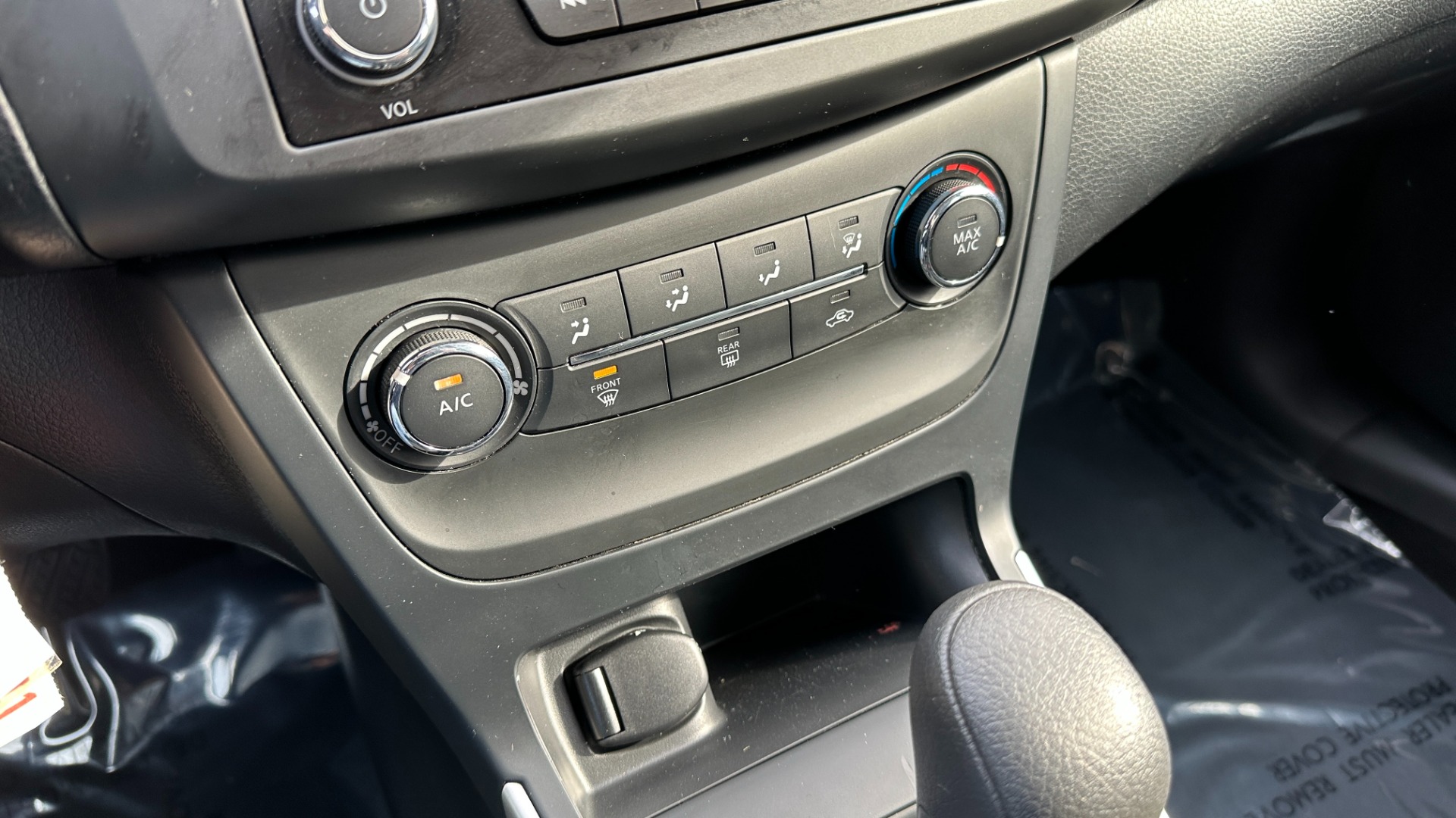 Used 2017 Nissan Sentra S / FRONT WHEEL DRIVE / SPLASH GUARDS / 4CYL ENGINE for sale Sold at Formula Imports in Charlotte NC 28227 31
