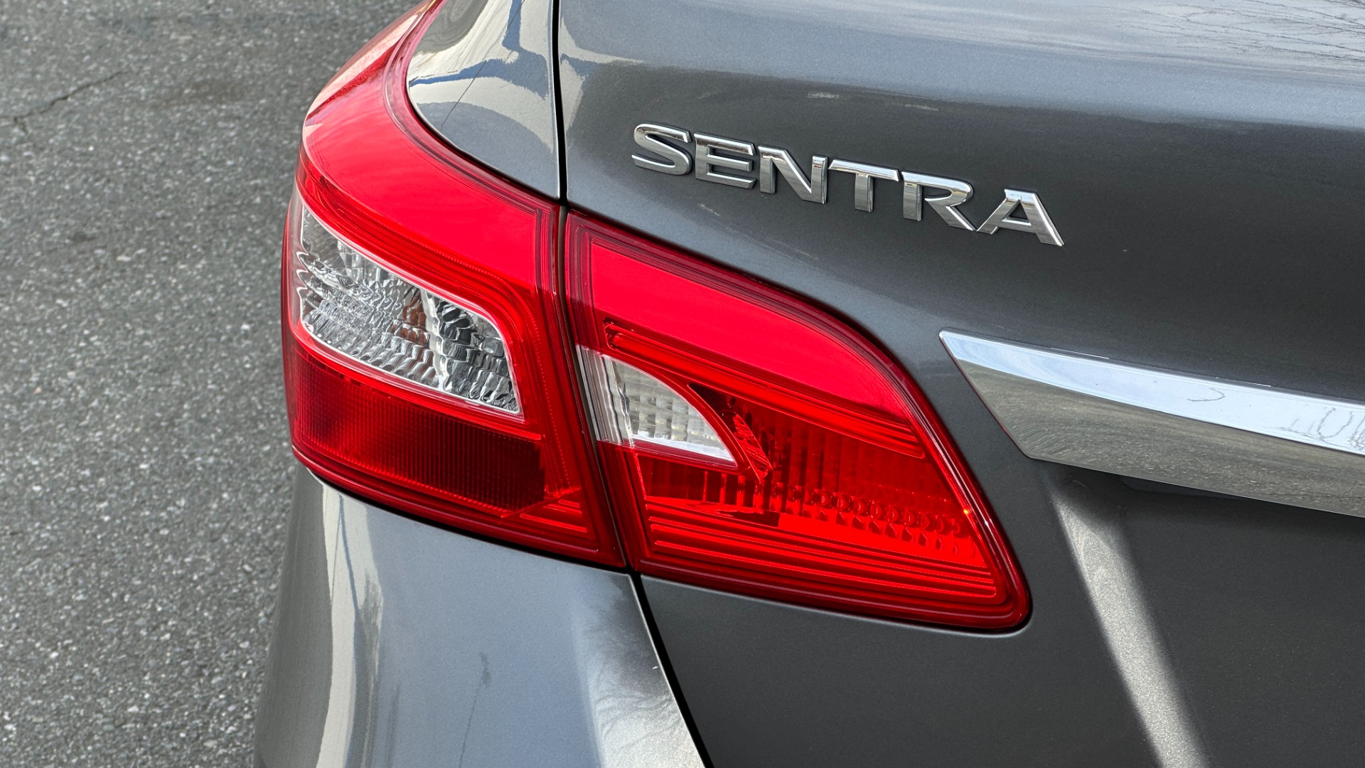 Used 2017 Nissan Sentra S / FRONT WHEEL DRIVE / SPLASH GUARDS / 4CYL ENGINE for sale Sold at Formula Imports in Charlotte NC 28227 37