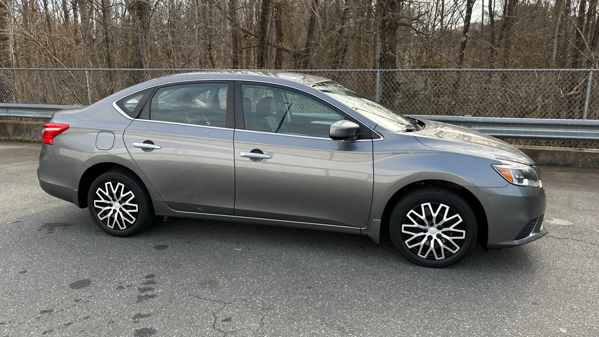 Used 2017 Nissan Sentra S / FRONT WHEEL DRIVE / SPLASH GUARDS / 4CYL ENGINE for sale Sold at Formula Imports in Charlotte NC 28227 5