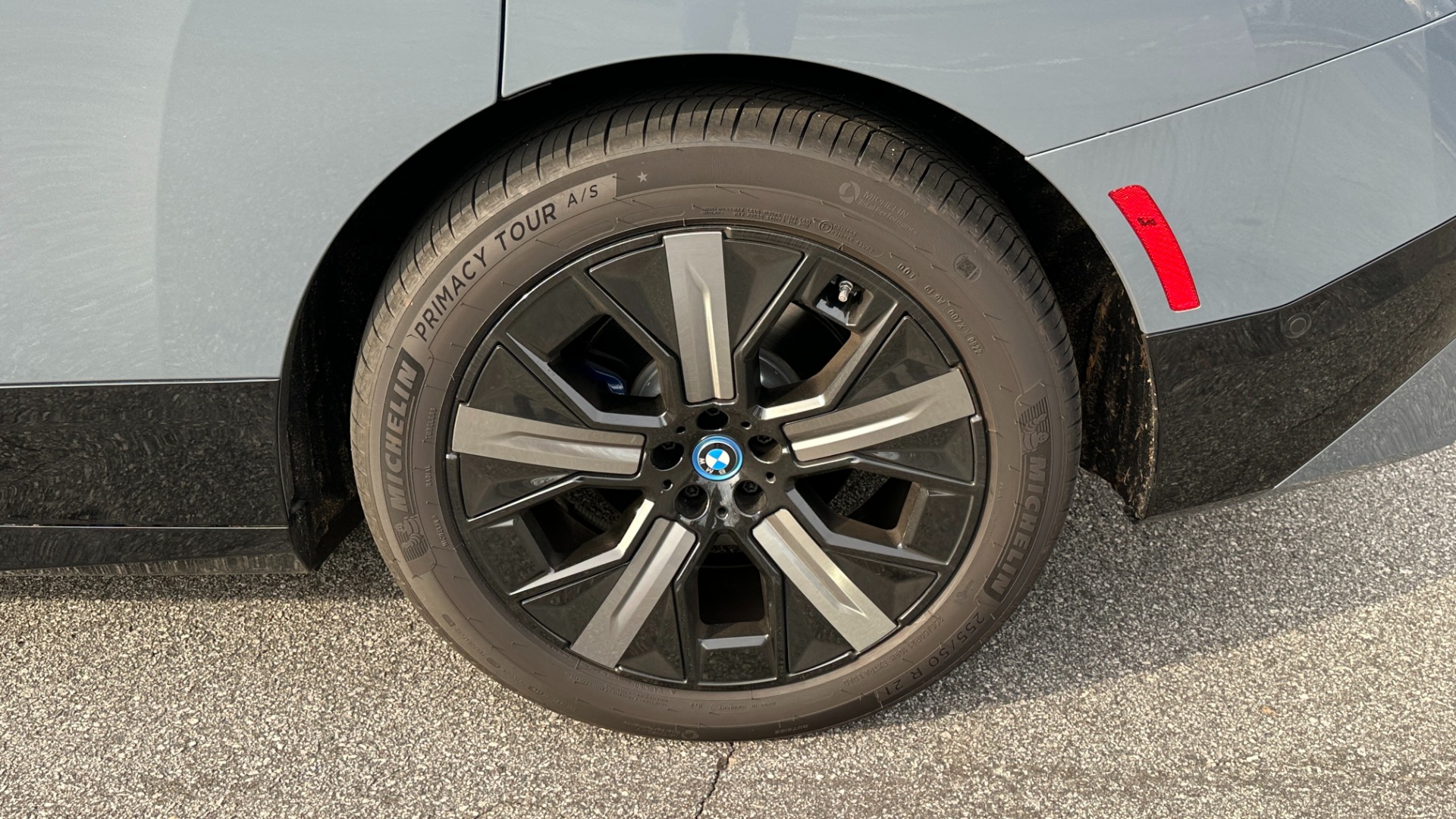 Used 2022 BMW iX xDrive50 / SPORT / LUXURY / PREMIUM / LASER / DRIVING ASSIST PRO for sale Sold at Formula Imports in Charlotte NC 28227 40