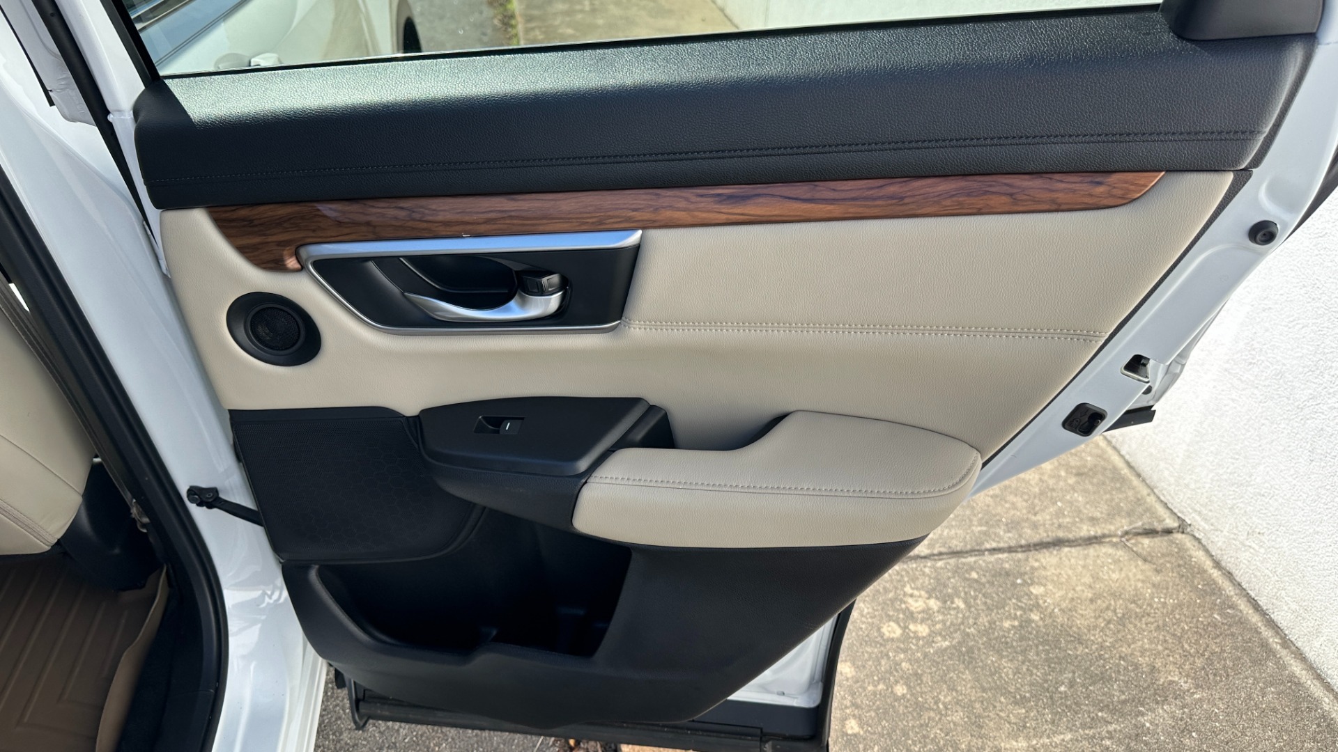 Used 2021 Honda CR-V EX-L / LEATHER / SAFETY ASSIST / PEARL PAINT for sale $31,695 at Formula Imports in Charlotte NC 28227 30