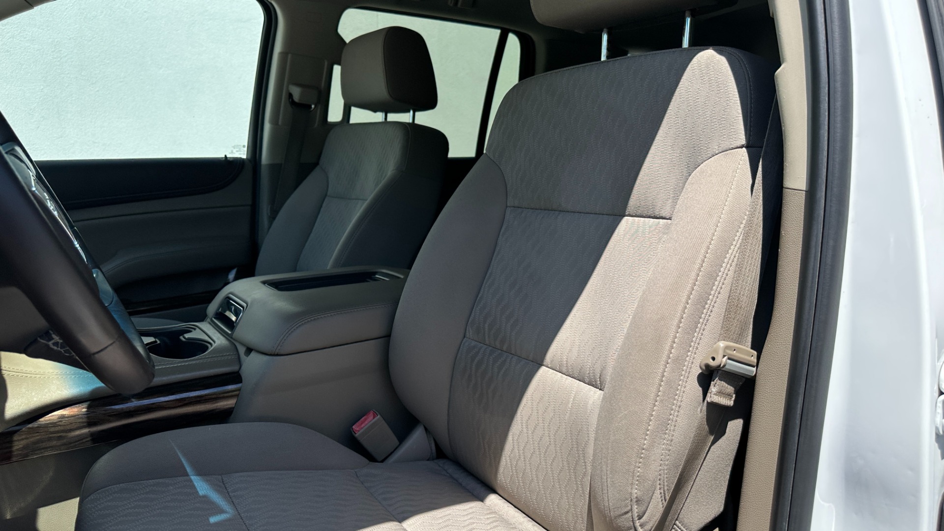 Used 2015 GMC Yukon SLE / CONVENIENCE PACKAGE / HD TRAILERING PKG / 2SPD TRANSFER CASE for sale Sold at Formula Imports in Charlotte NC 28227 13