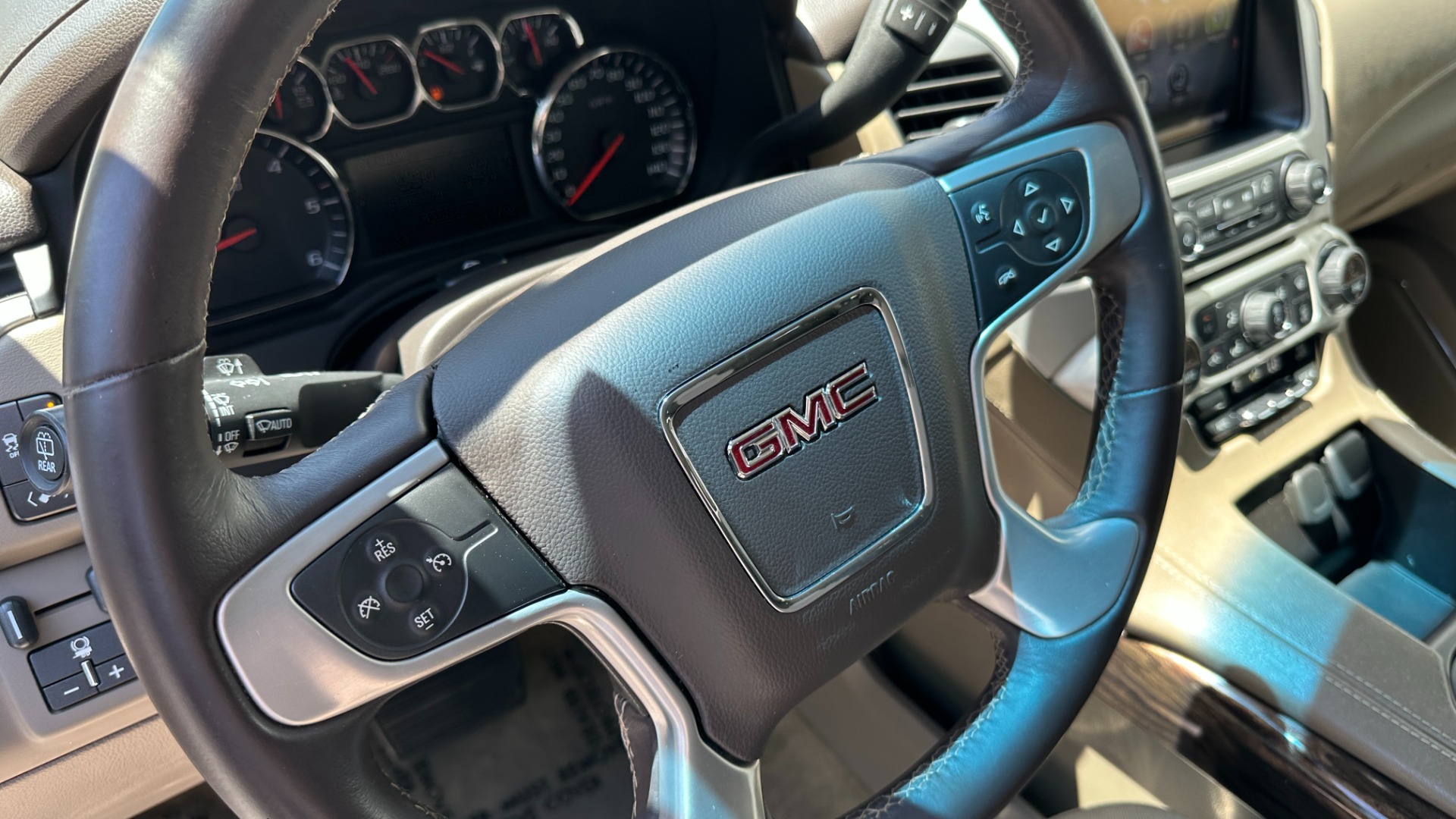 Used 2015 GMC Yukon SLE / CONVENIENCE PACKAGE / HD TRAILERING PKG / 2SPD TRANSFER CASE for sale Sold at Formula Imports in Charlotte NC 28227 16