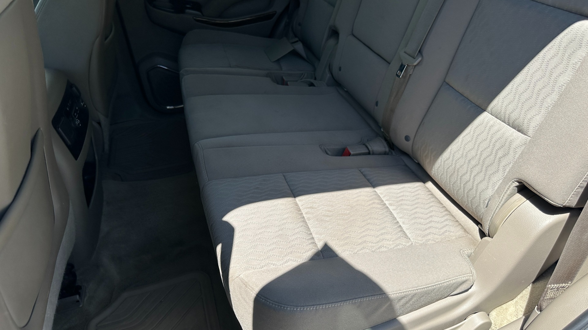 Used 2015 GMC Yukon SLE / CONVENIENCE PACKAGE / HD TRAILERING PKG / 2SPD TRANSFER CASE for sale Sold at Formula Imports in Charlotte NC 28227 24