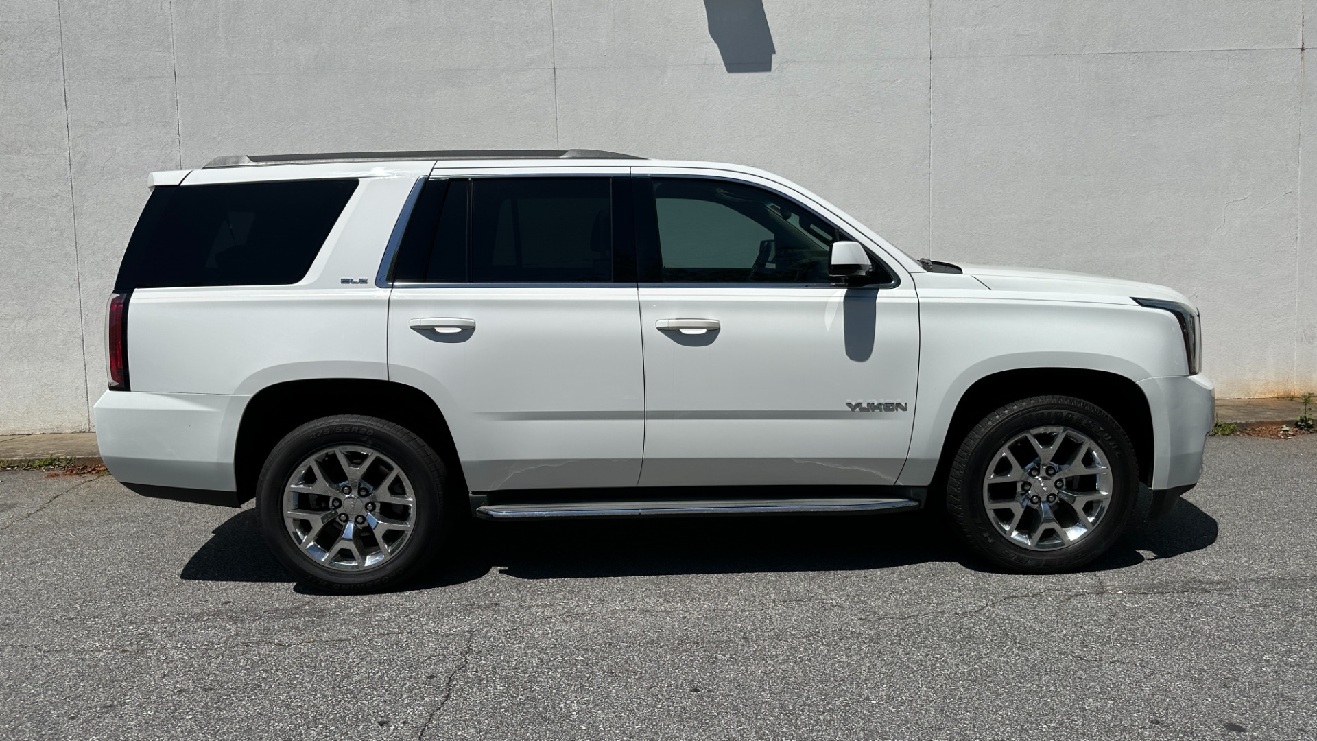 Used 2015 GMC Yukon SLE / CONVENIENCE PACKAGE / HD TRAILERING PKG / 2SPD TRANSFER CASE for sale Sold at Formula Imports in Charlotte NC 28227 3