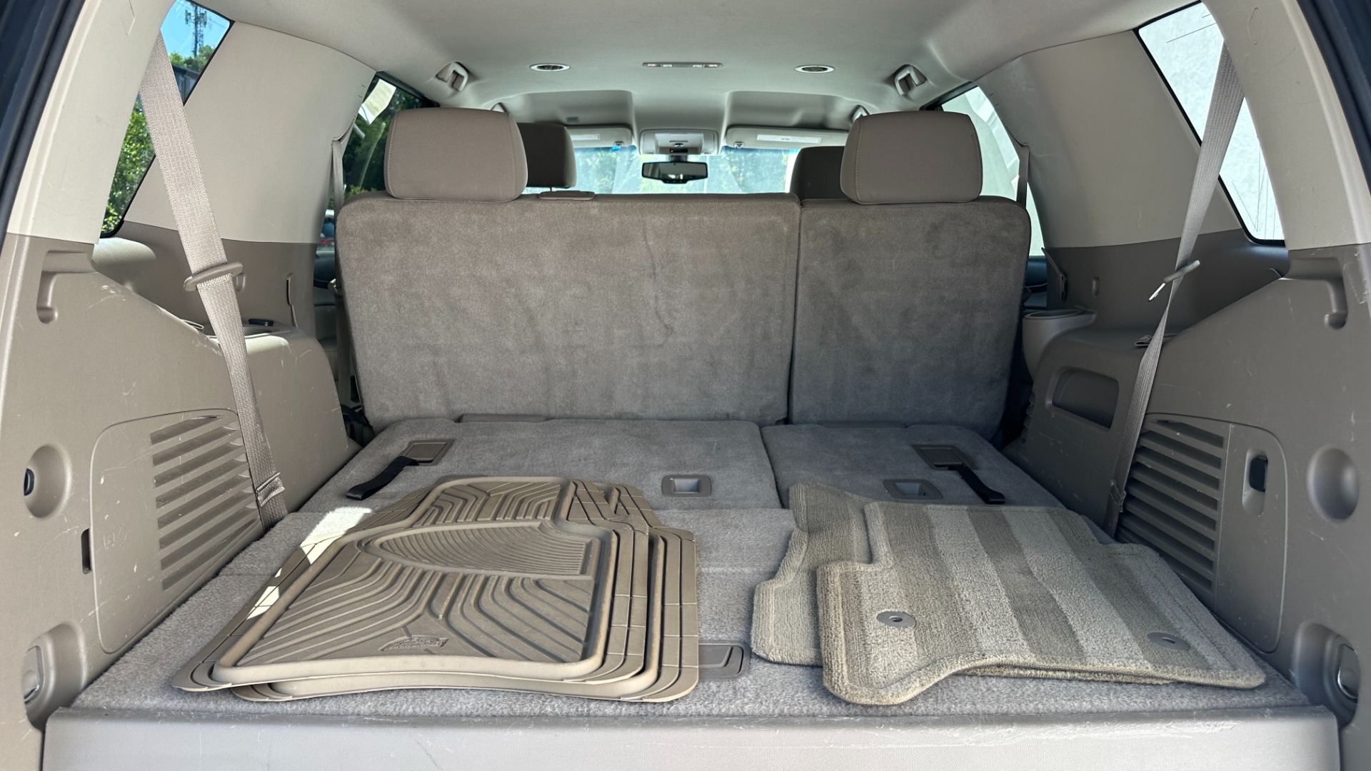 Used 2015 GMC Yukon SLE / CONVENIENCE PACKAGE / HD TRAILERING PKG / 2SPD TRANSFER CASE for sale Sold at Formula Imports in Charlotte NC 28227 40