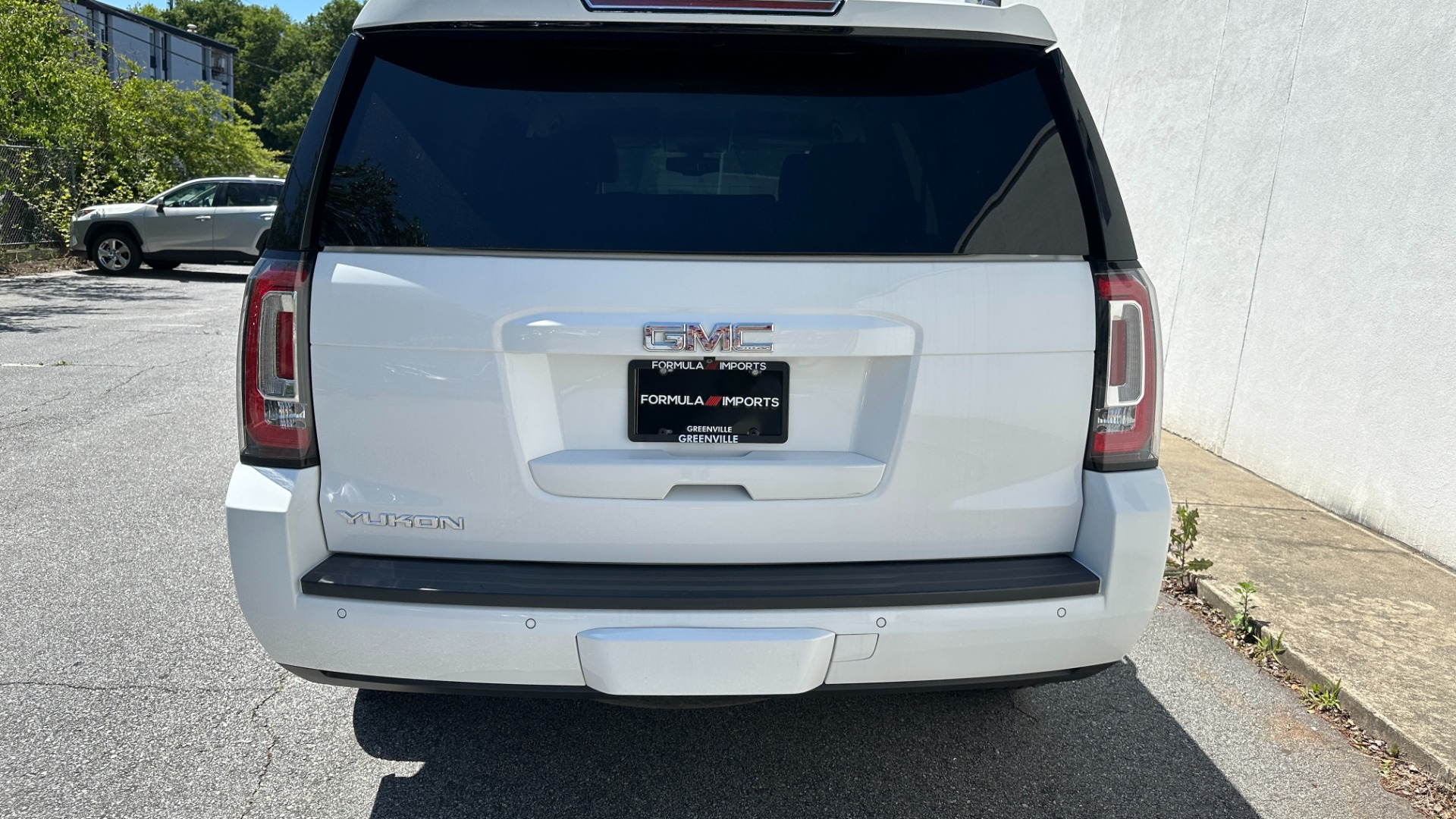 Used 2015 GMC Yukon SLE / CONVENIENCE PACKAGE / HD TRAILERING PKG / 2SPD TRANSFER CASE for sale Sold at Formula Imports in Charlotte NC 28227 9