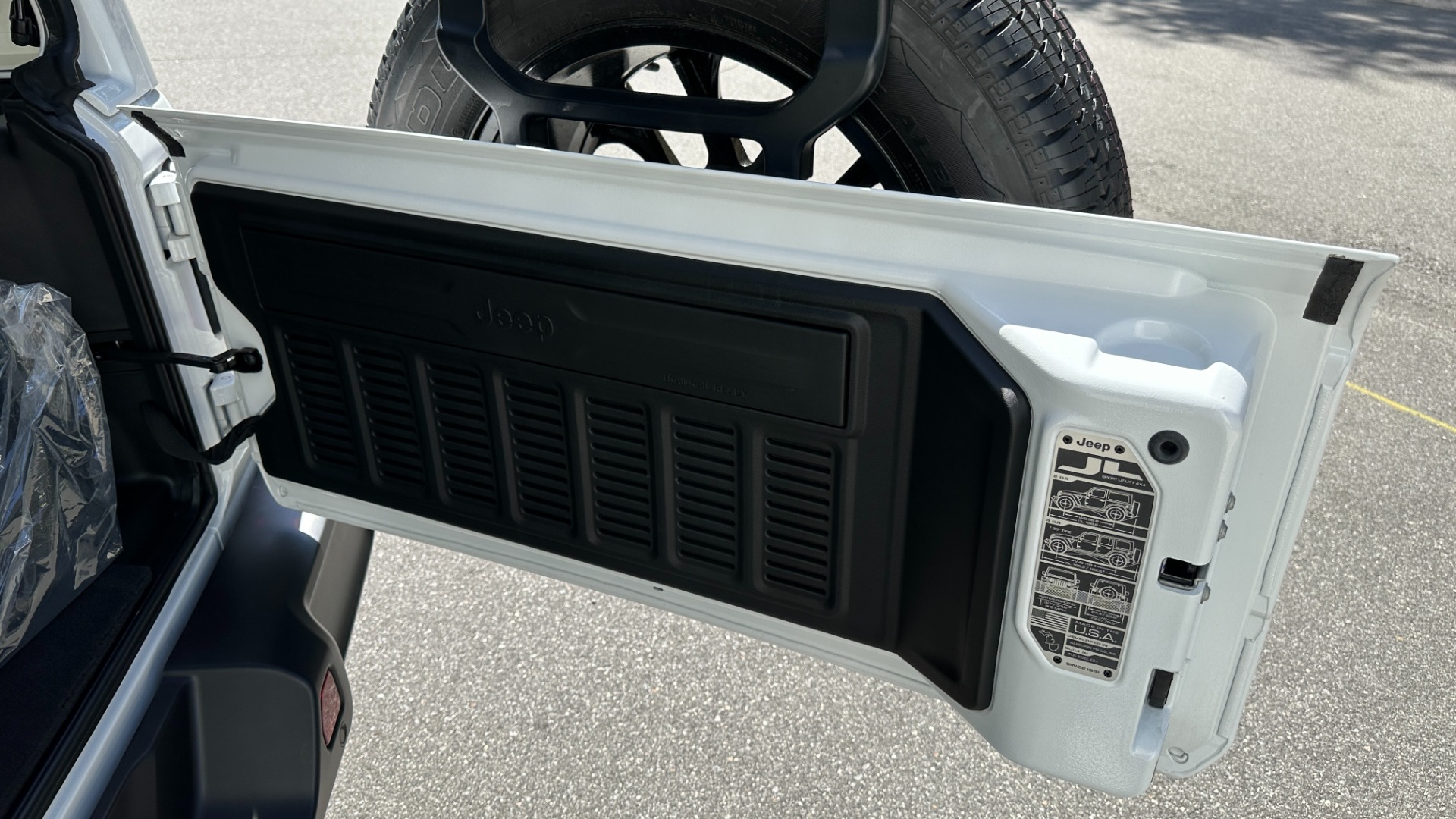 Used 2022 Jeep Wrangler 4xe UNLIMITED SAHARA / HYBRID / HARD TOP / ADVANCED SAFETY GROUP for sale Sold at Formula Imports in Charlotte NC 28227 40