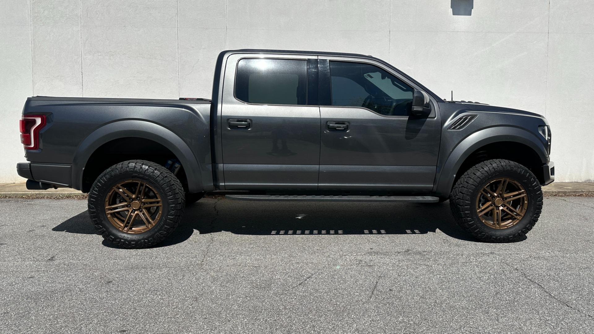 Used 2017 Ford F-150 Raptor for sale $45,995 at Formula Imports in Charlotte NC 28227 61