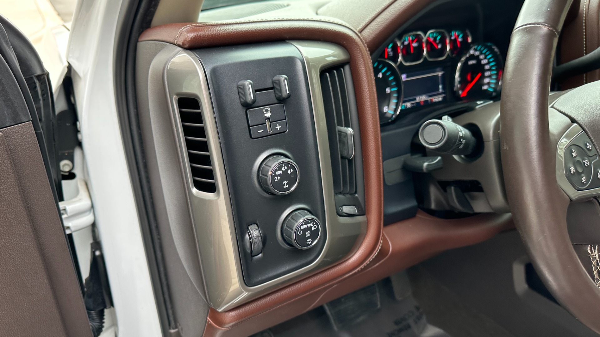 Used 2016 Chevrolet Silverado 1500 HIGH COUNTRY / PREMIUM PACKAGE / PEARL PAINT / SUNROOF / 4X4 for sale Sold at Formula Imports in Charlotte NC 28227 16