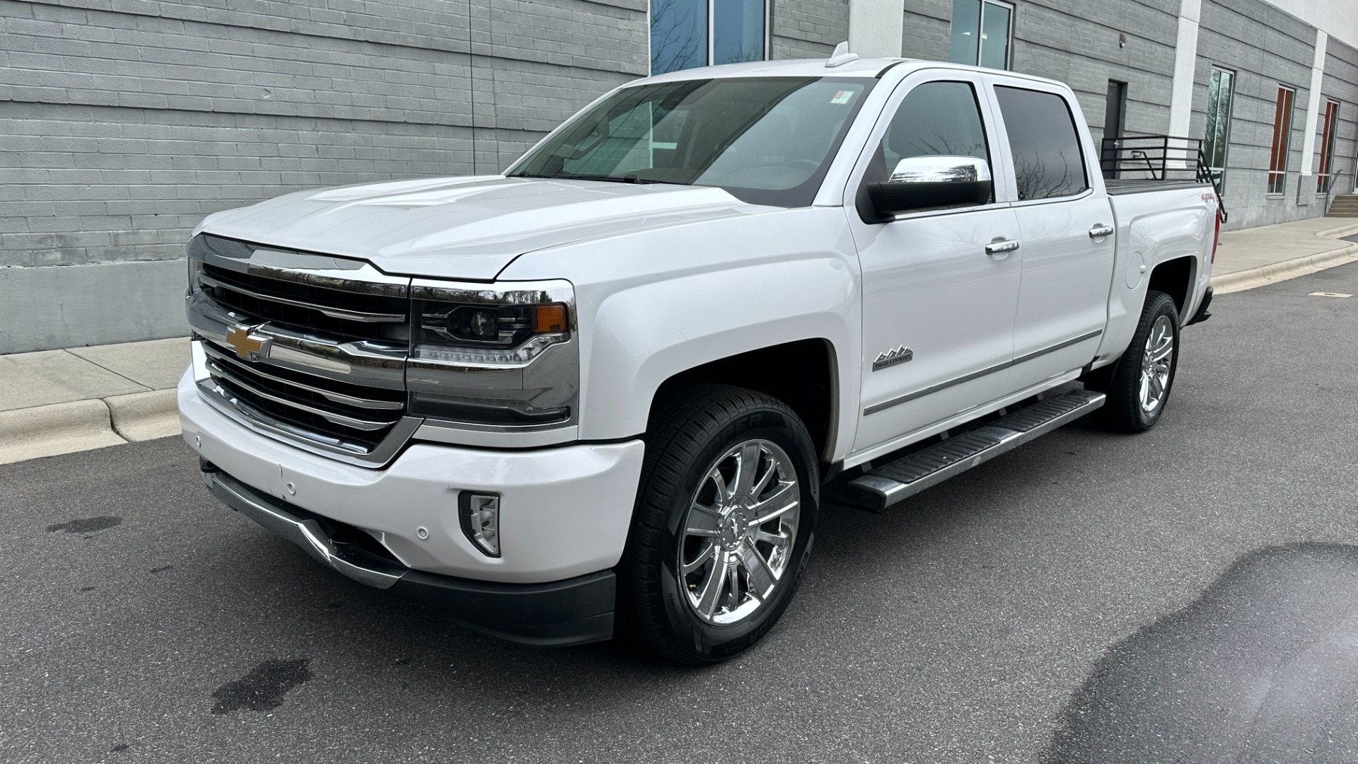 Used 2016 Chevrolet Silverado 1500 HIGH COUNTRY / PREMIUM PACKAGE / PEARL PAINT / SUNROOF / 4X4 for sale Sold at Formula Imports in Charlotte NC 28227 2