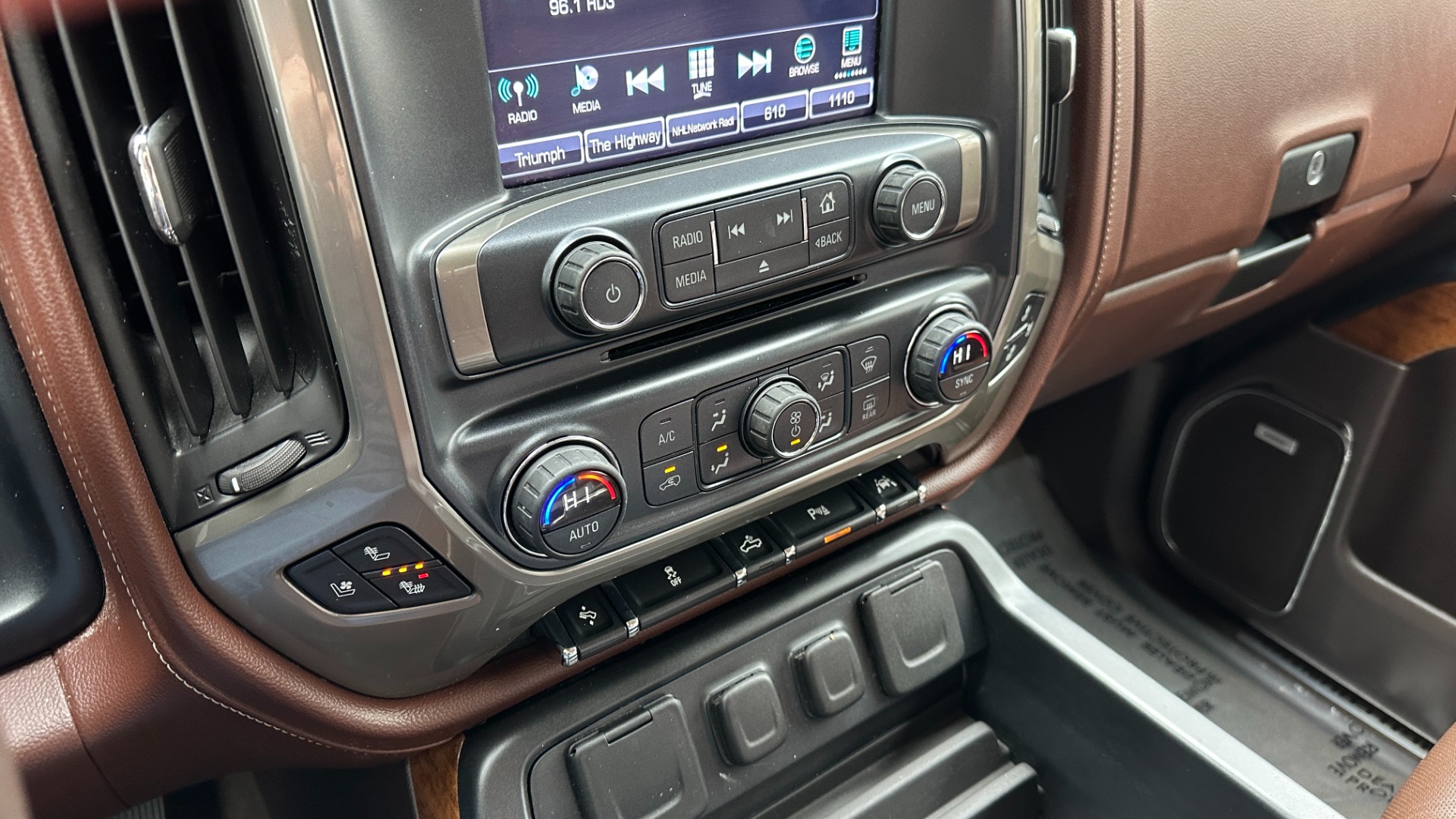 Used 2016 Chevrolet Silverado 1500 HIGH COUNTRY / PREMIUM PACKAGE / PEARL PAINT / SUNROOF / 4X4 for sale Sold at Formula Imports in Charlotte NC 28227 20