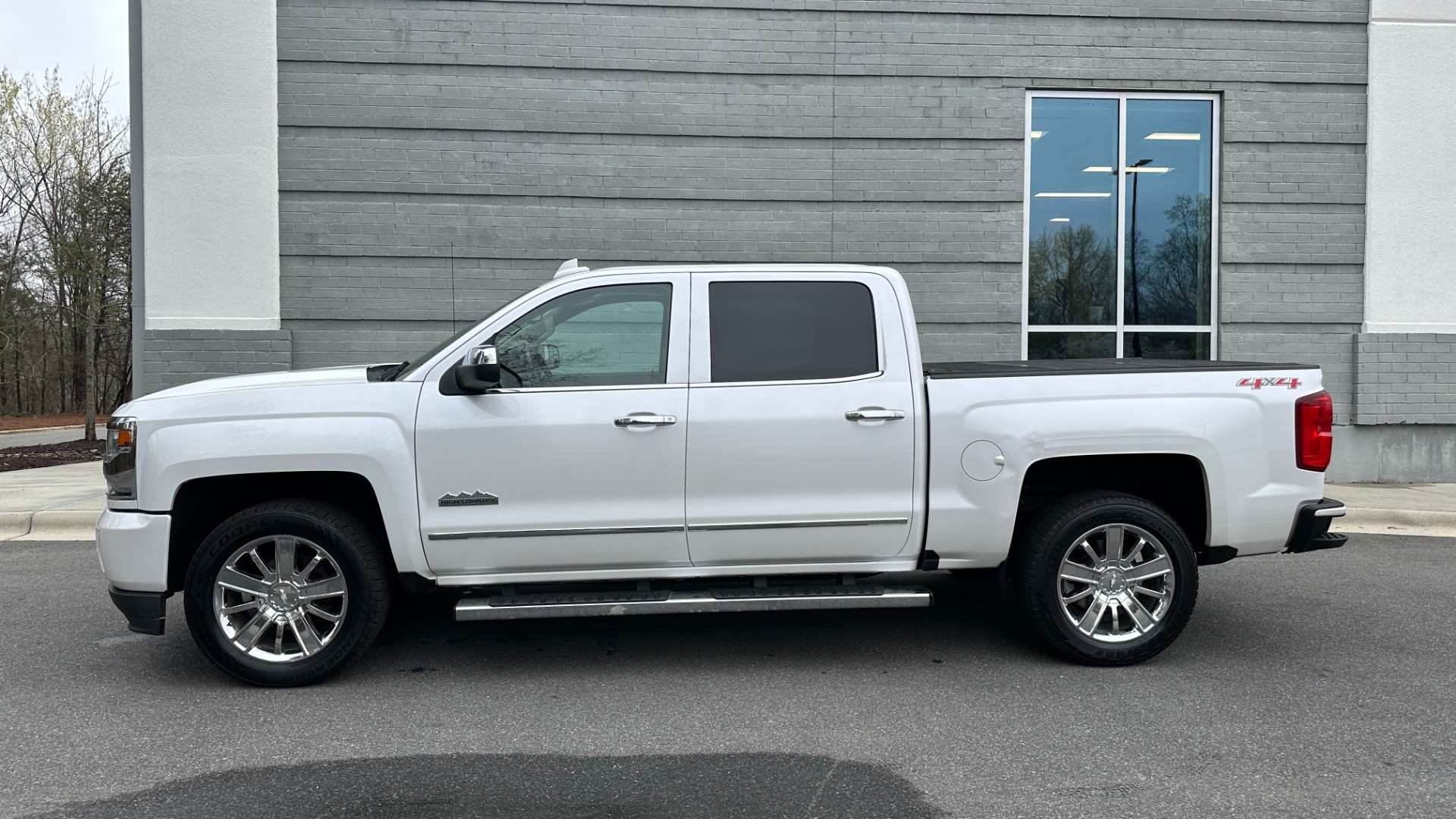 Used 2016 Chevrolet Silverado 1500 HIGH COUNTRY / PREMIUM PACKAGE / PEARL PAINT / SUNROOF / 4X4 for sale Sold at Formula Imports in Charlotte NC 28227 3