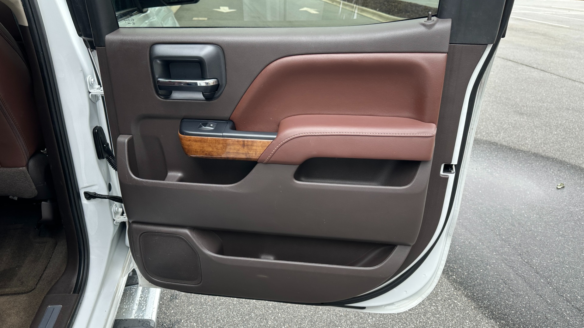 Used 2016 Chevrolet Silverado 1500 HIGH COUNTRY / PREMIUM PACKAGE / PEARL PAINT / SUNROOF / 4X4 for sale Sold at Formula Imports in Charlotte NC 28227 33