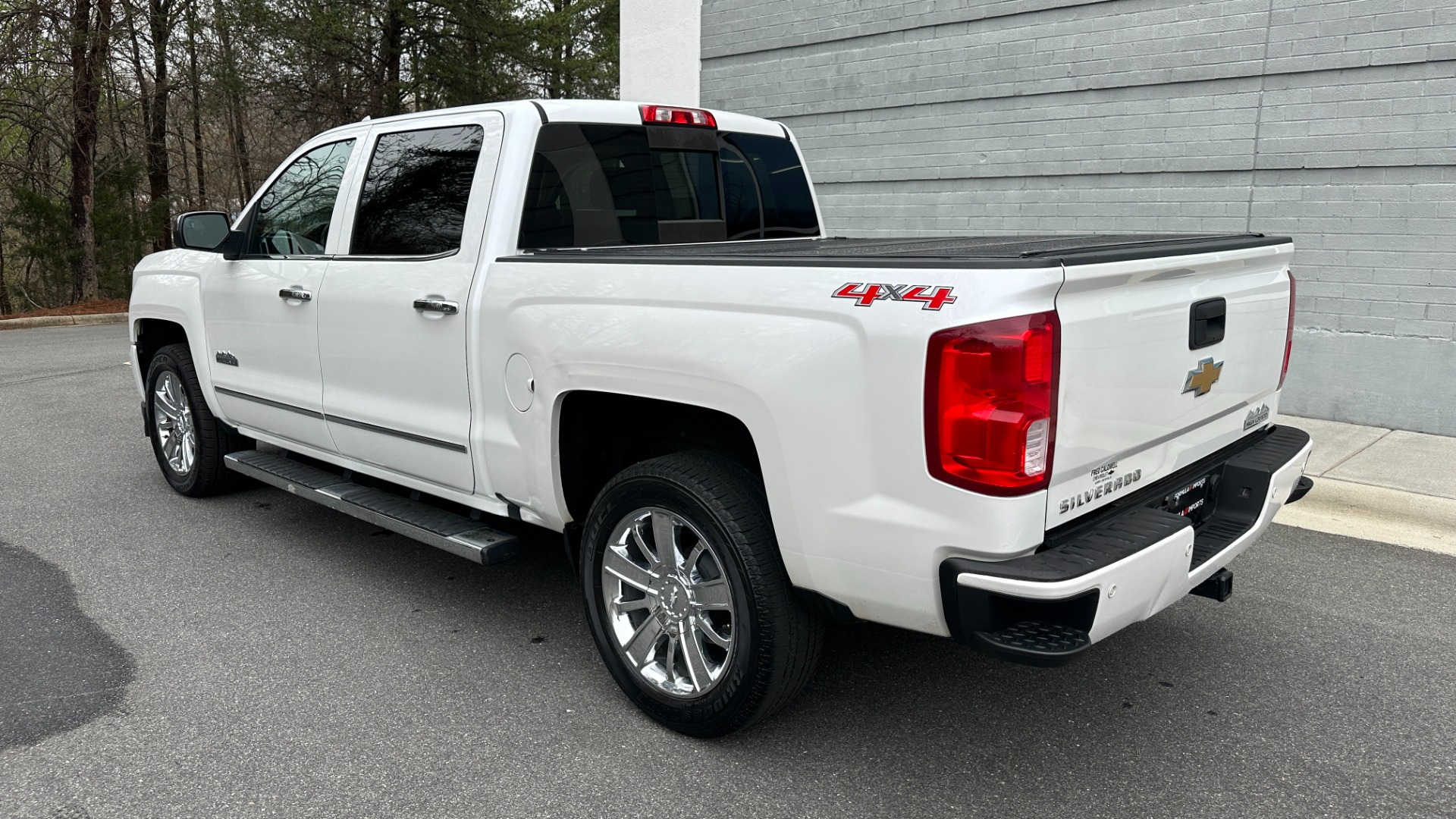 Used 2016 Chevrolet Silverado 1500 HIGH COUNTRY / PREMIUM PACKAGE / PEARL PAINT / SUNROOF / 4X4 for sale Sold at Formula Imports in Charlotte NC 28227 4