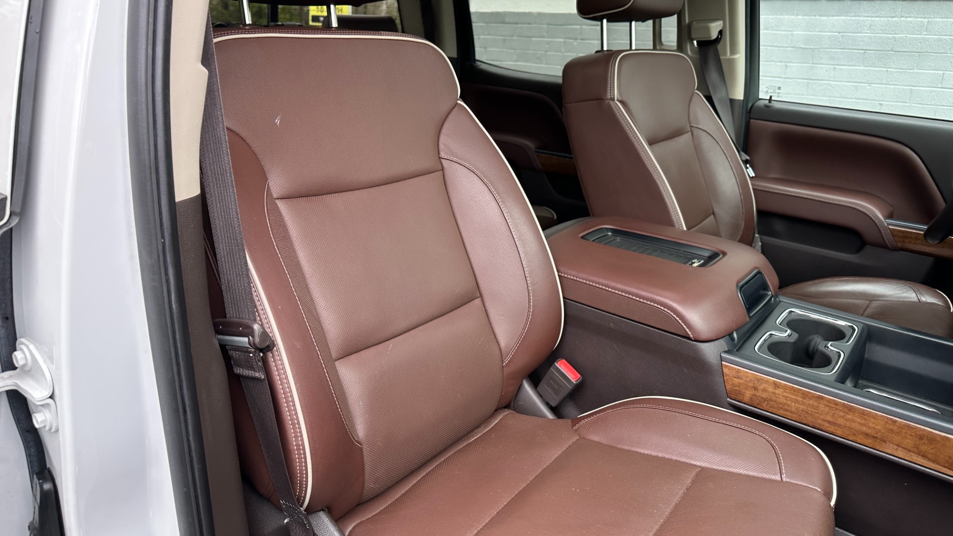 Used 2016 Chevrolet Silverado 1500 HIGH COUNTRY / PREMIUM PACKAGE / PEARL PAINT / SUNROOF / 4X4 for sale Sold at Formula Imports in Charlotte NC 28227 40