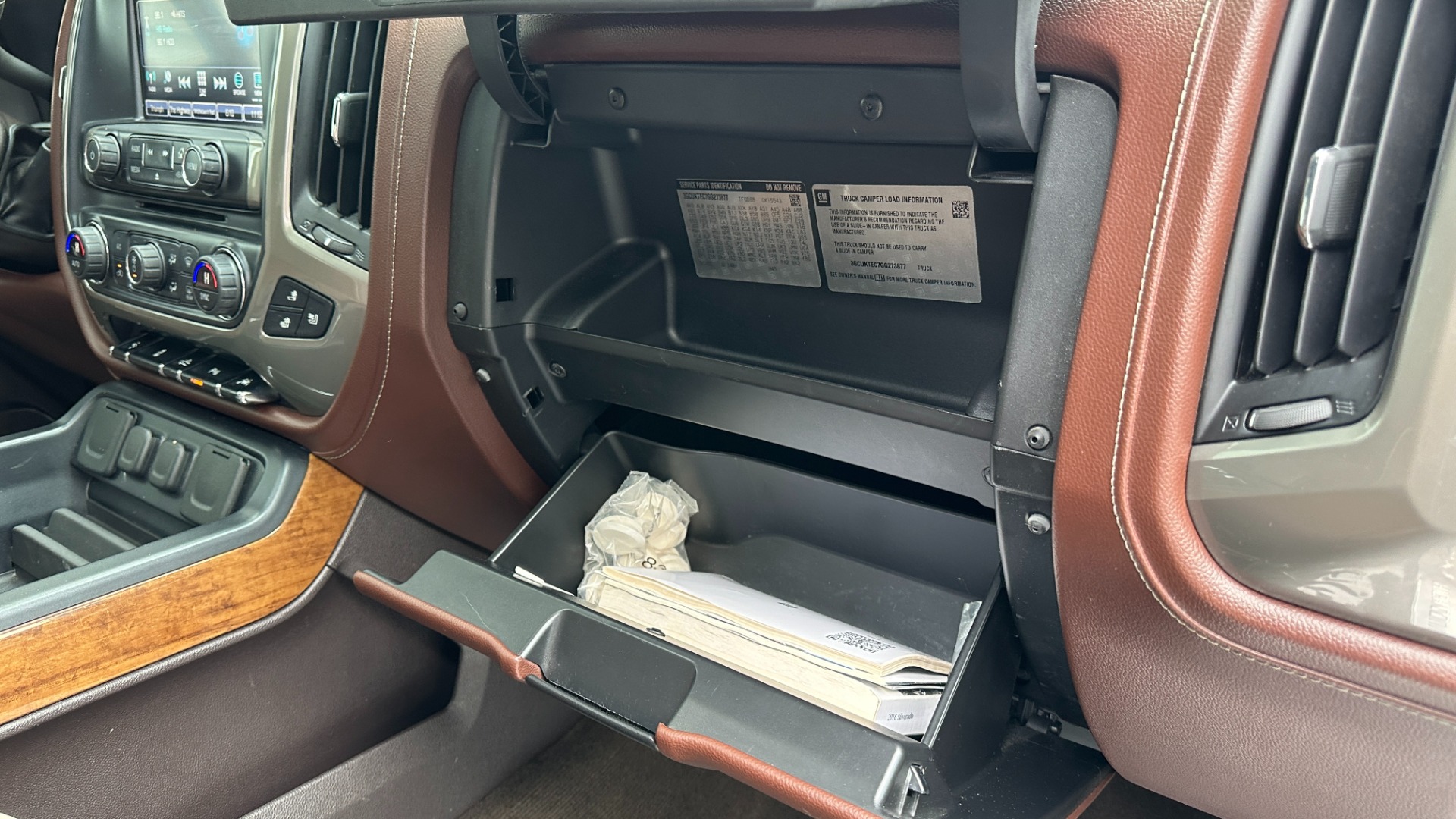 Used 2016 Chevrolet Silverado 1500 HIGH COUNTRY / PREMIUM PACKAGE / PEARL PAINT / SUNROOF / 4X4 for sale Sold at Formula Imports in Charlotte NC 28227 42