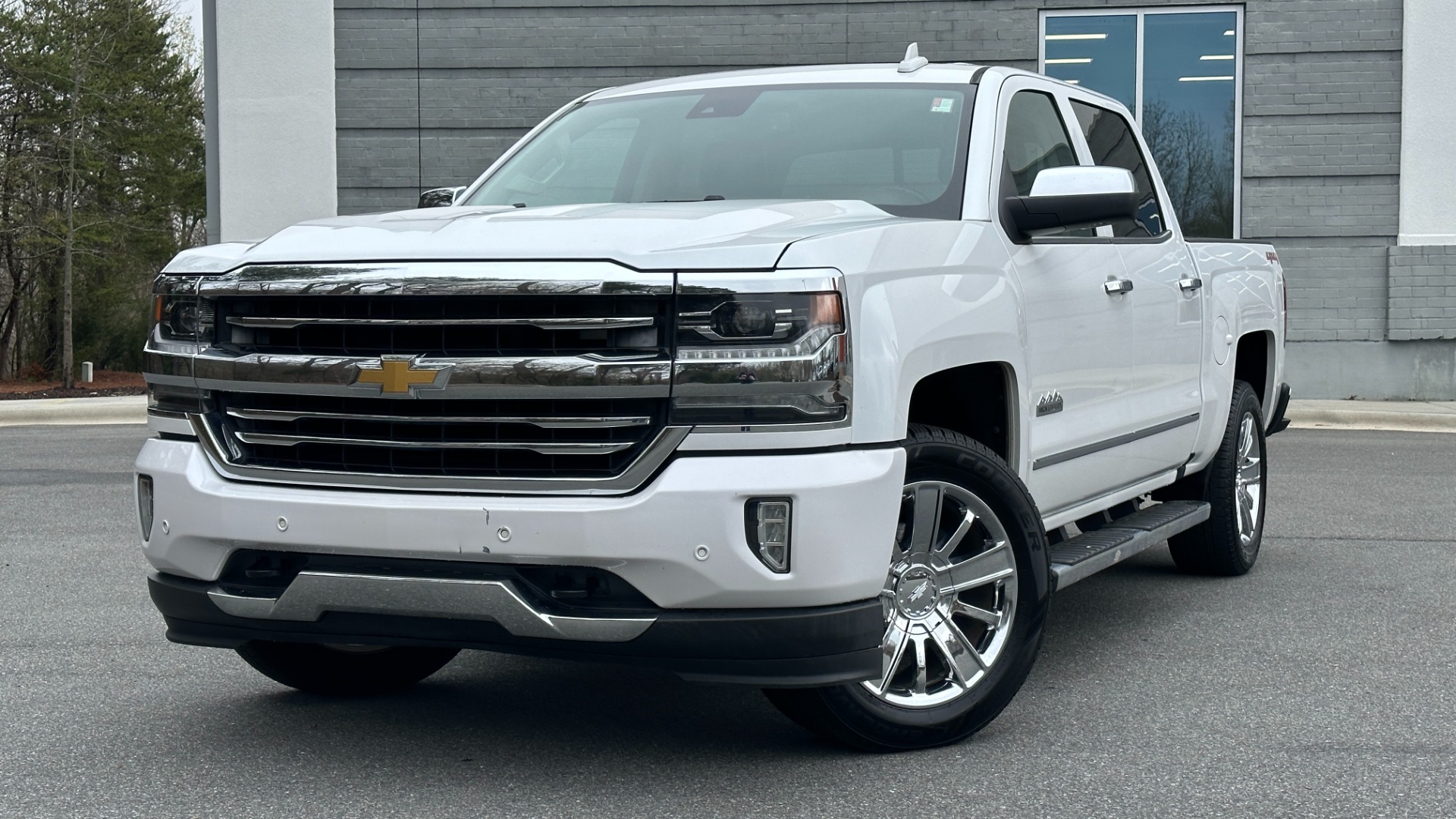 Used 2016 Chevrolet Silverado 1500 HIGH COUNTRY / PREMIUM PACKAGE / PEARL PAINT / SUNROOF / 4X4 for sale Sold at Formula Imports in Charlotte NC 28227 44