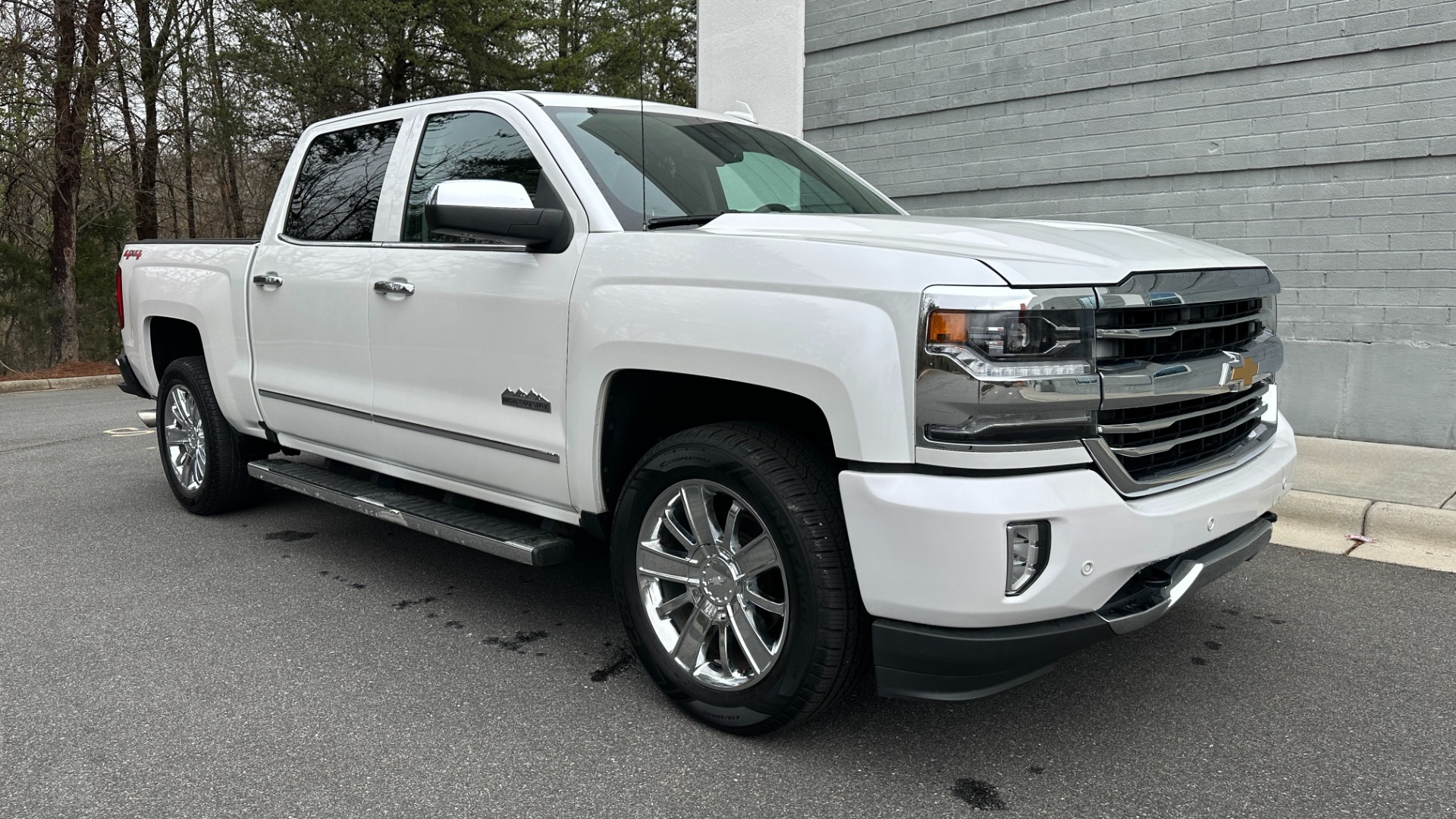 Used 2016 Chevrolet Silverado 1500 HIGH COUNTRY / PREMIUM PACKAGE / PEARL PAINT / SUNROOF / 4X4 for sale Sold at Formula Imports in Charlotte NC 28227 5