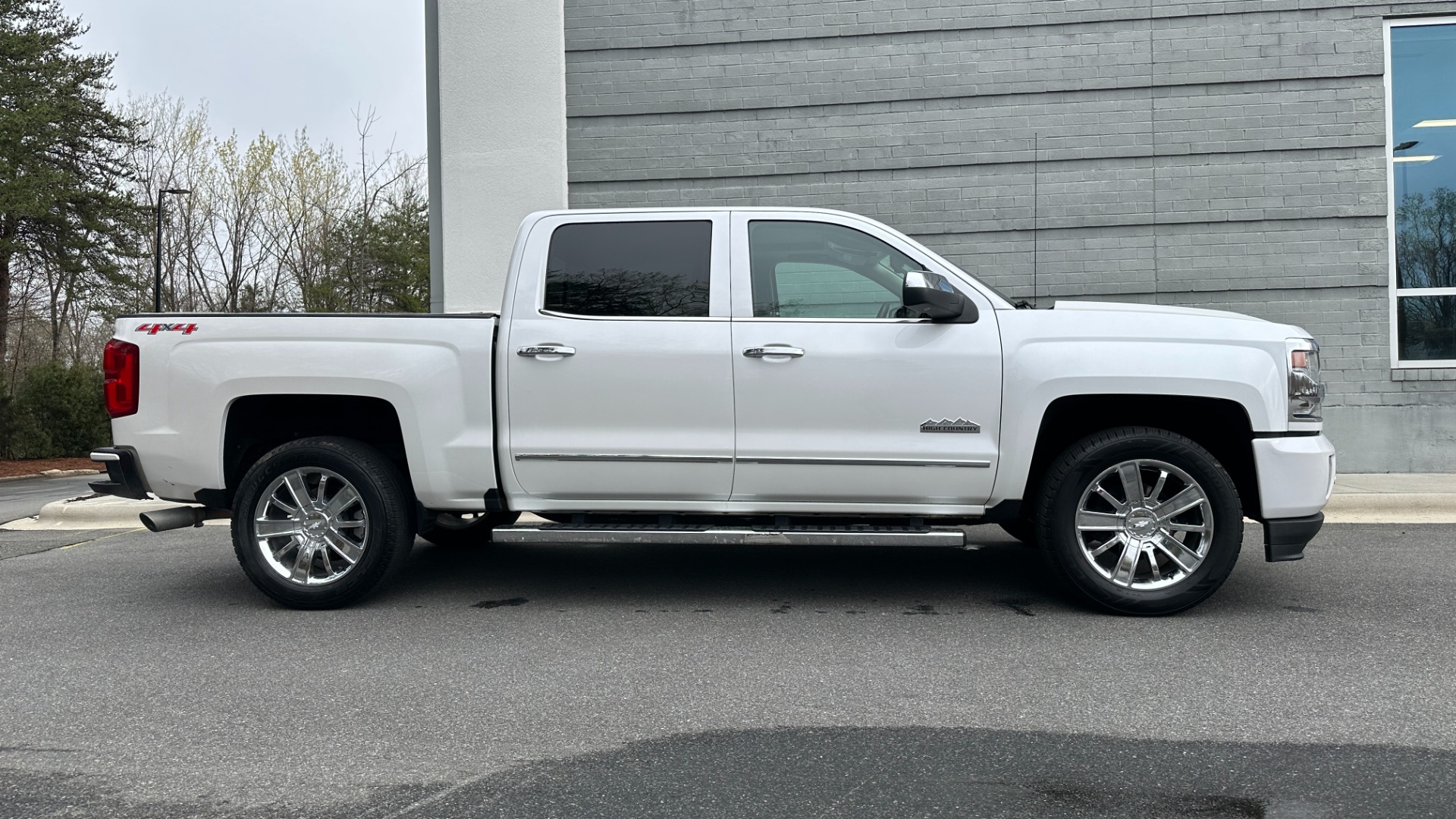 Used 2016 Chevrolet Silverado 1500 HIGH COUNTRY / PREMIUM PACKAGE / PEARL PAINT / SUNROOF / 4X4 for sale Sold at Formula Imports in Charlotte NC 28227 6