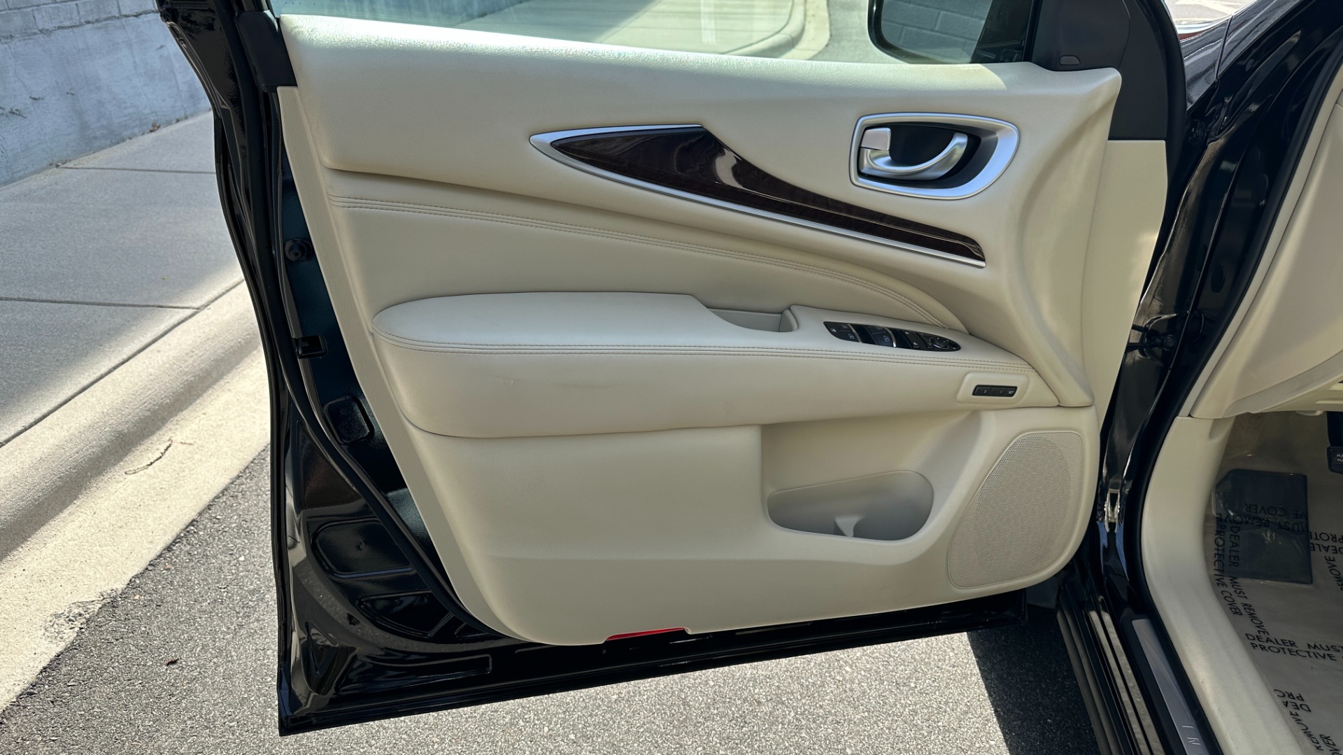 Used 2013 INFINITI JX35 AWD / DVD THEATER PKG / PREMIUM / DELUXE TECH / CARGO / TECH PKG for sale Sold at Formula Imports in Charlotte NC 28227 10